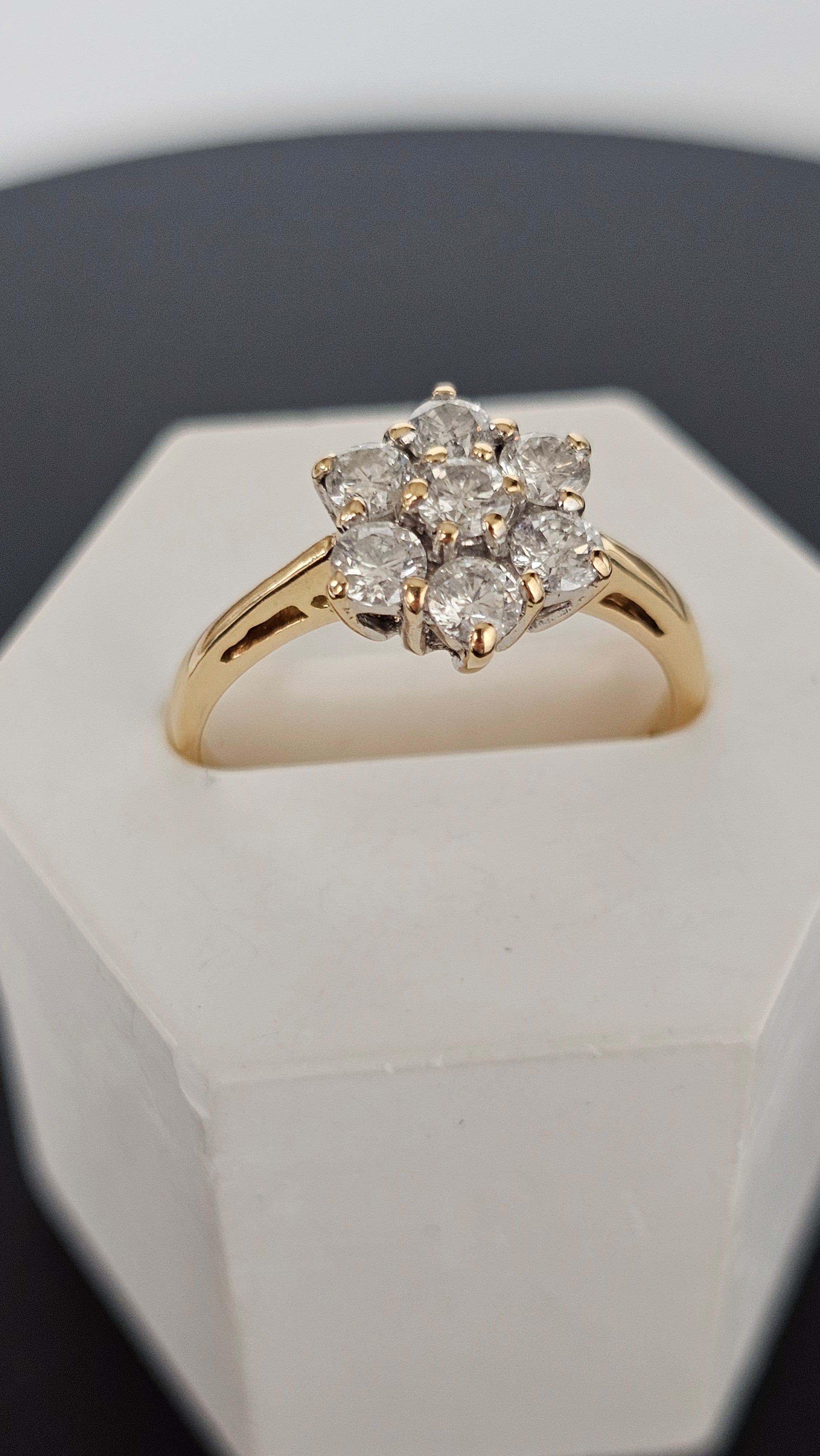 0.63ct Natural Diamond 18k Gold Cluster Ring Size N 1/2 Hallmarked 2.9g