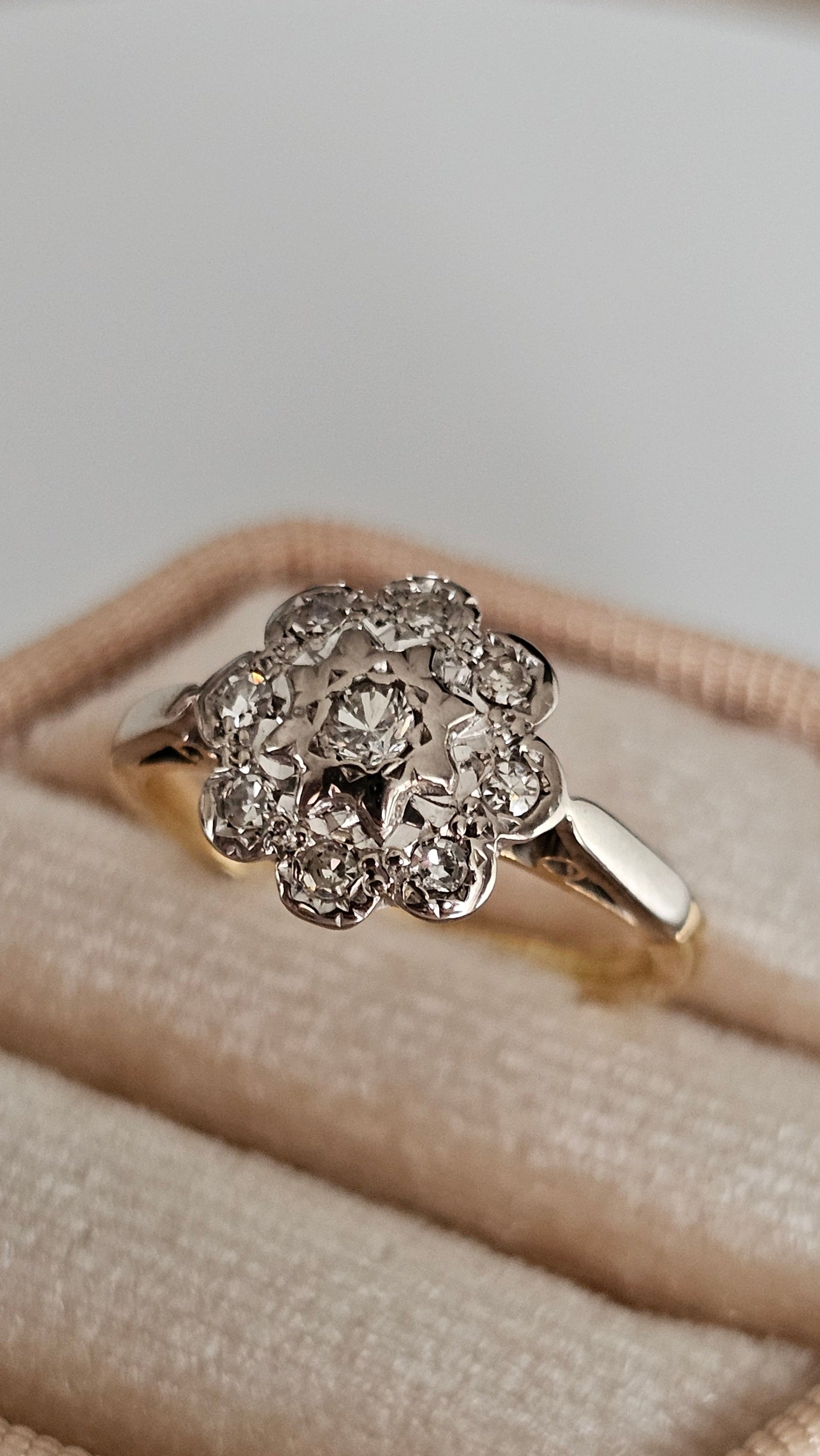 18ct Gold Natural Diamond Floral Cluster Ring – Size I 1/2 (US 4.5)