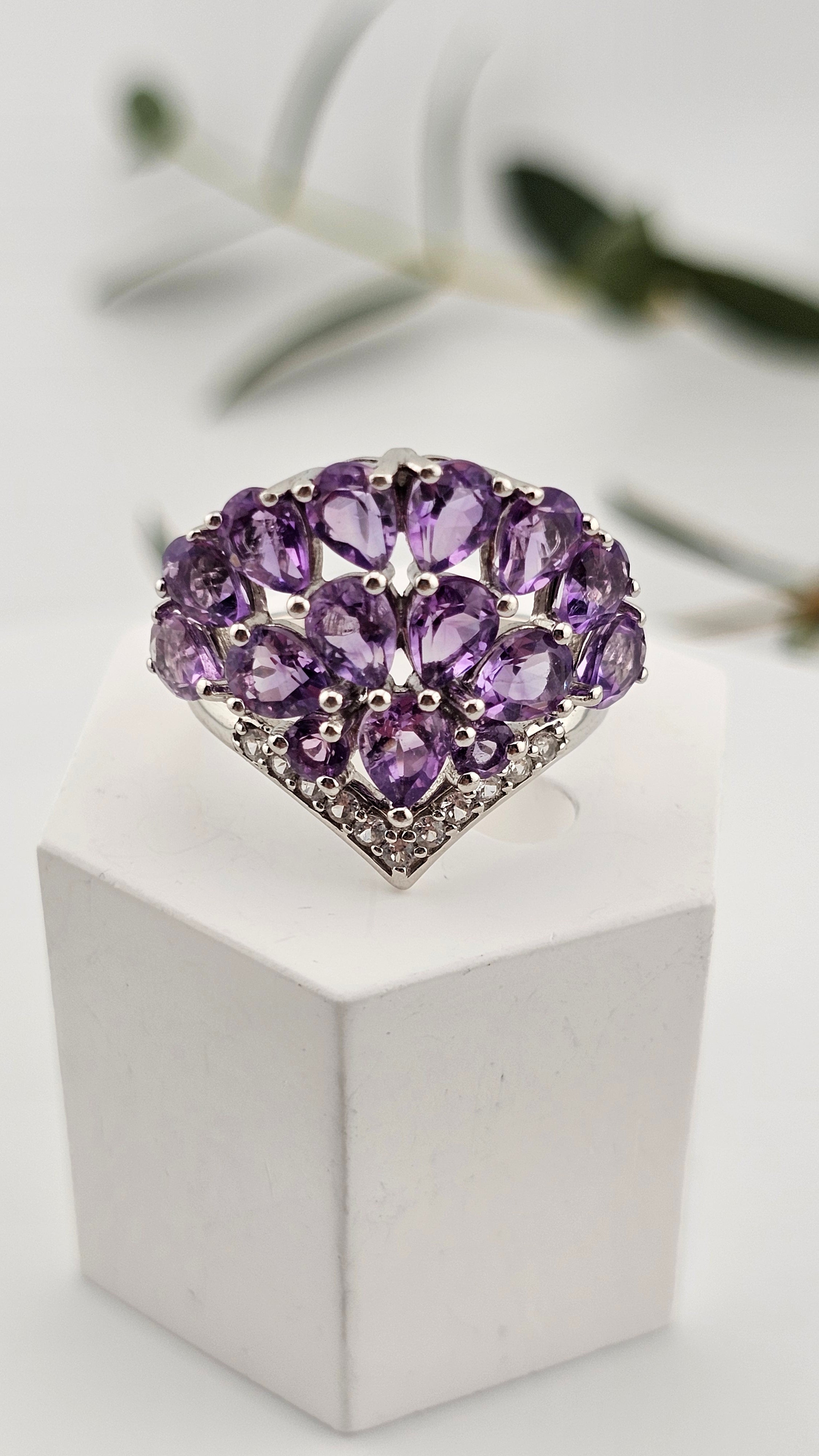 Preloved 925 Sterling Silver Ring set with Natural Amethyst and Clear Zirconia