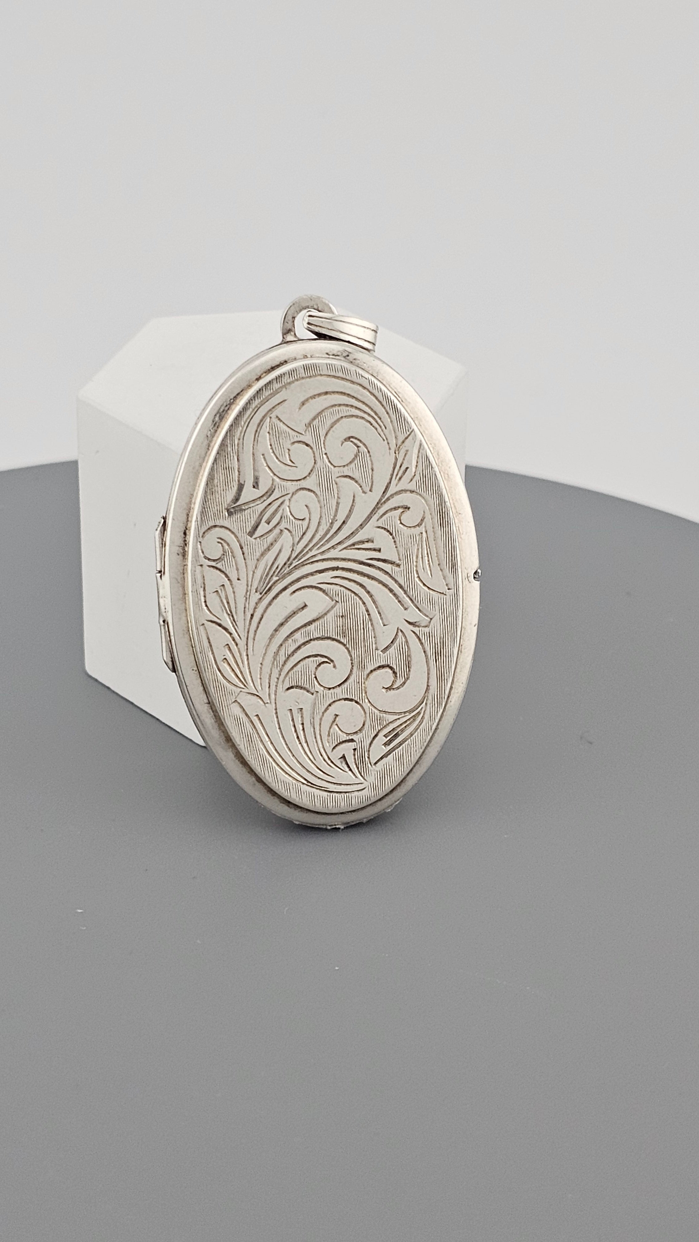 Vintage 925 Sterling Silver Large Oval Locket pendant
