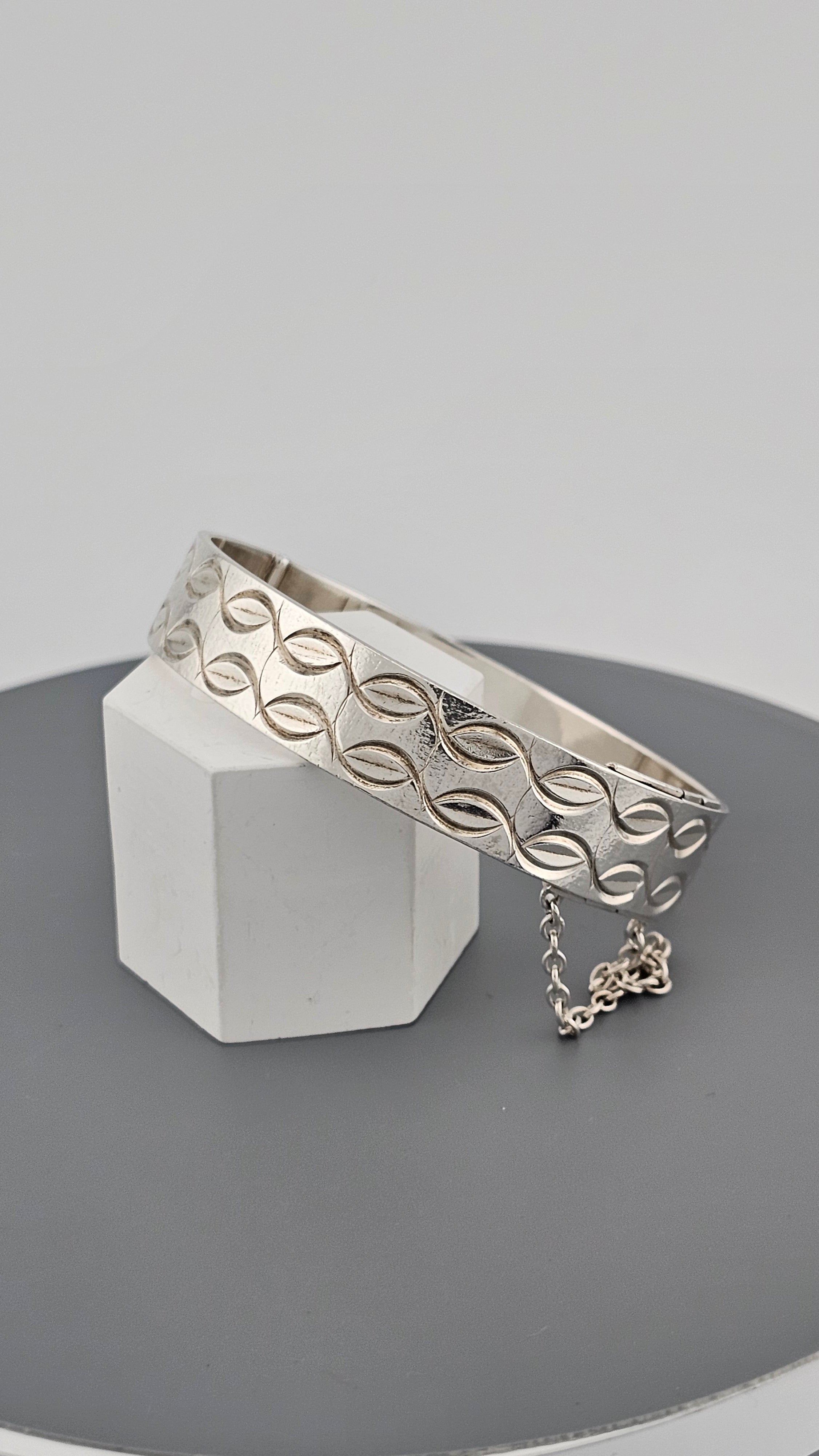 Vintage Solid 925 Sterling Silver 1972 Bangle