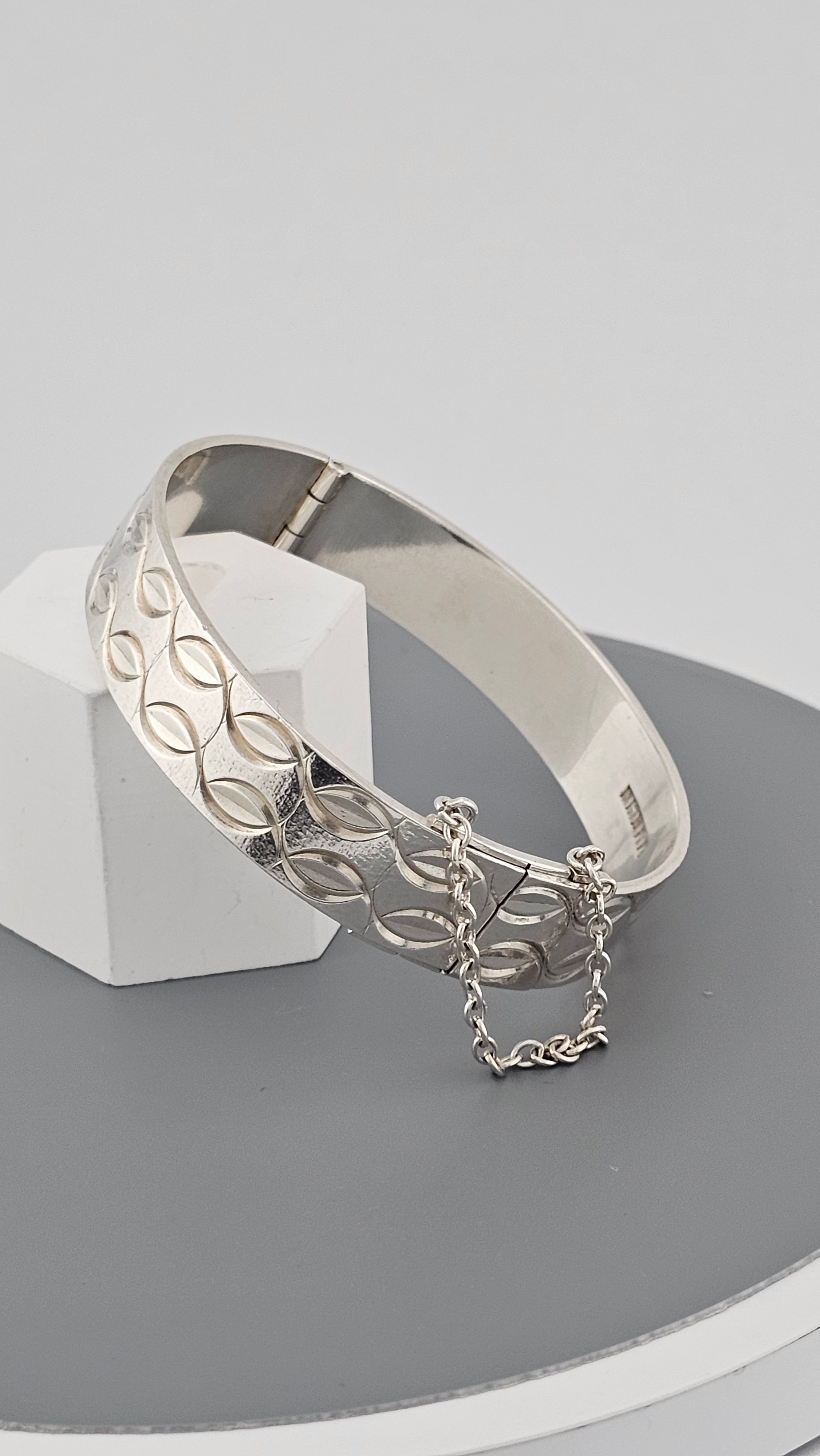 Vintage Solid 925 Sterling Silver 1972 Bangle