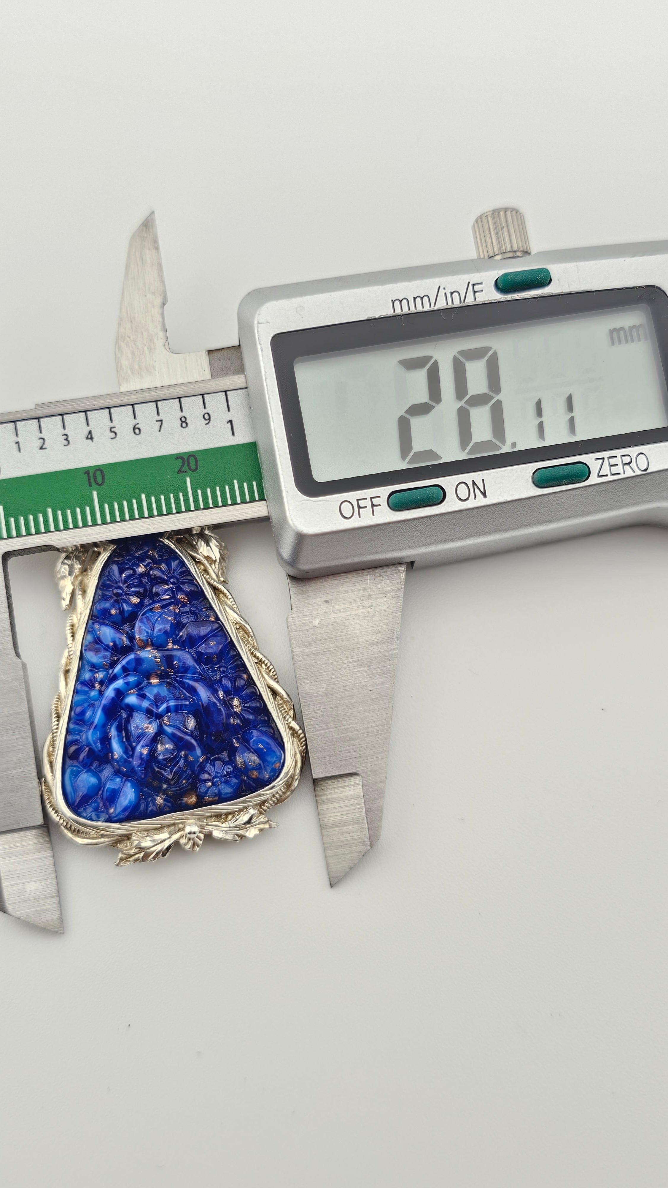 Vintage 925 Sterling Silver Pendant set with Natural Lapis Lazuli