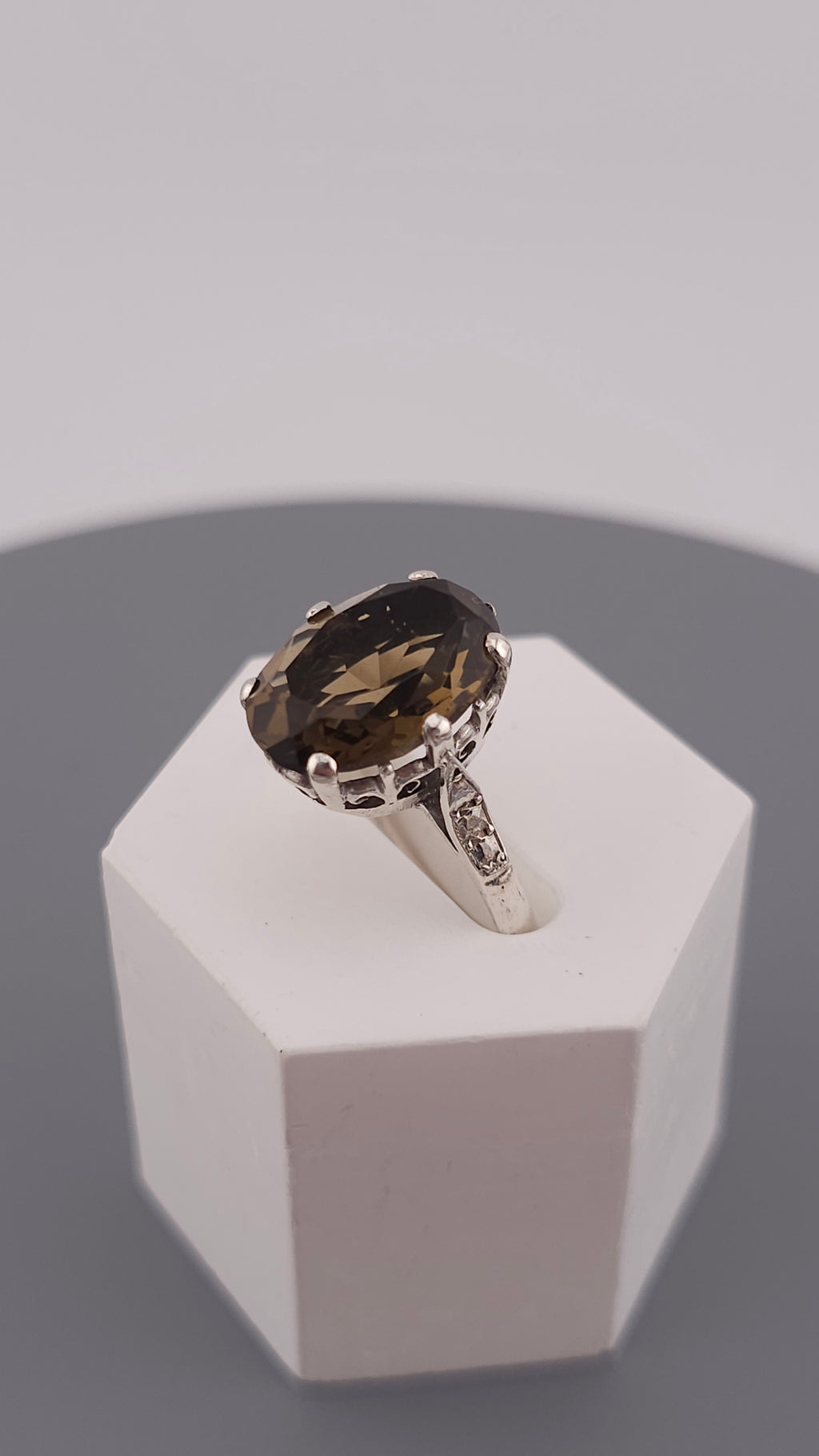 Vintage 925 Sterling Silver Solitaire Ring set with Large Smokey Quartz Gemstone, size L 1/2