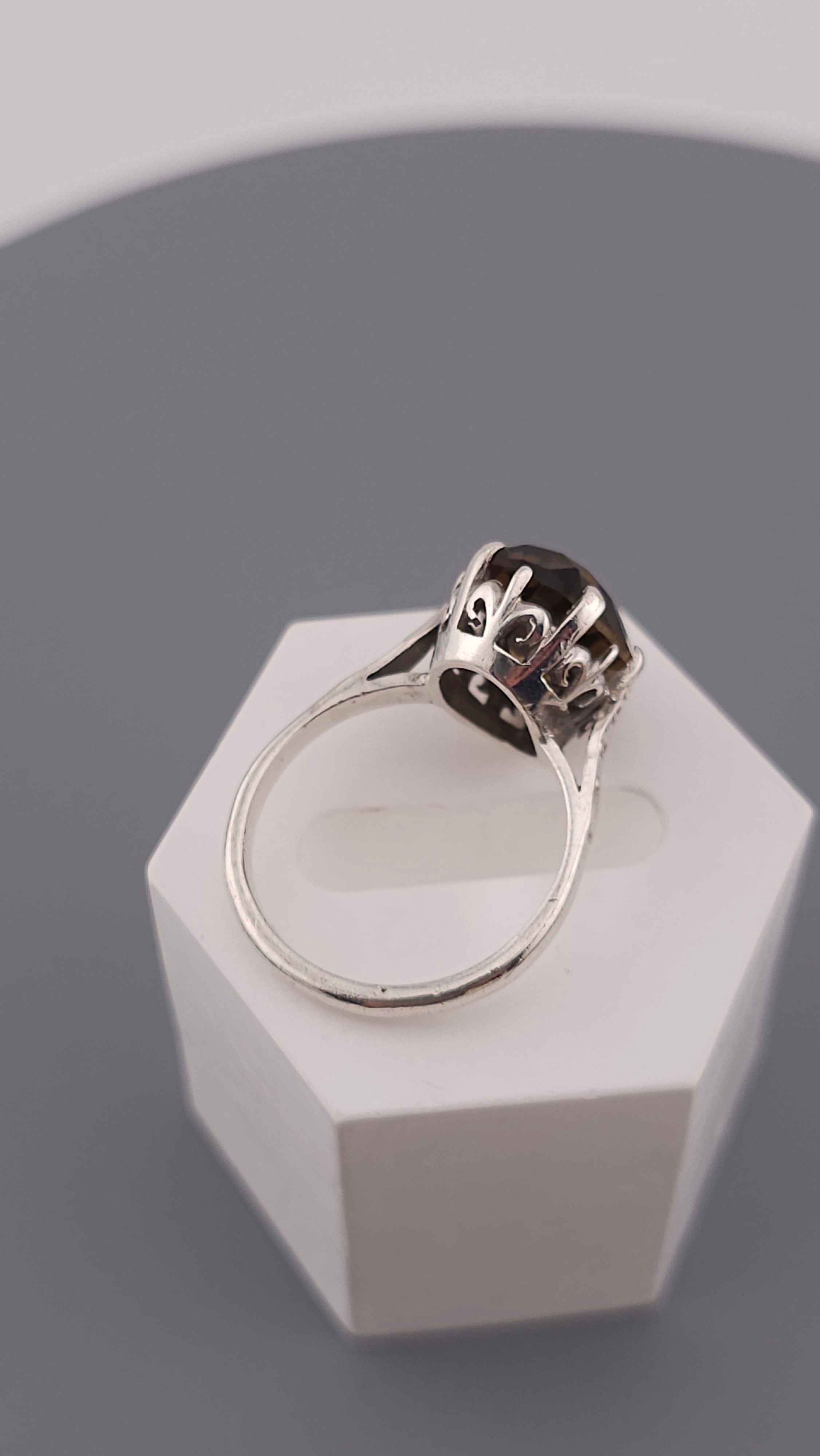 Vintage 925 Sterling Silver Solitaire Ring set with Large Smokey Quartz Gemstone, size L 1/2