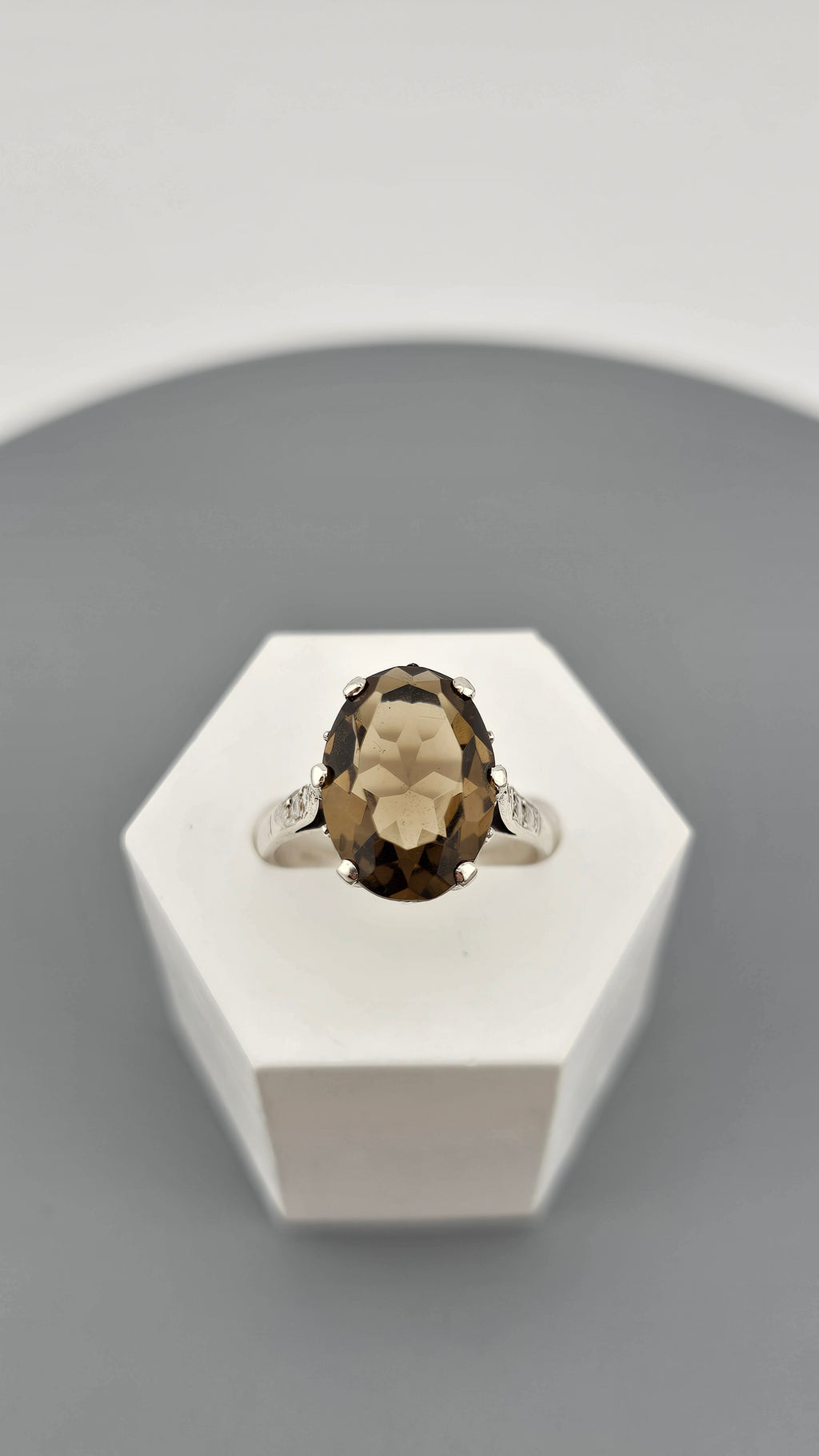 Vintage 925 Sterling Silver Solitaire Ring set with Large Smokey Quartz Gemstone, size L 1/2