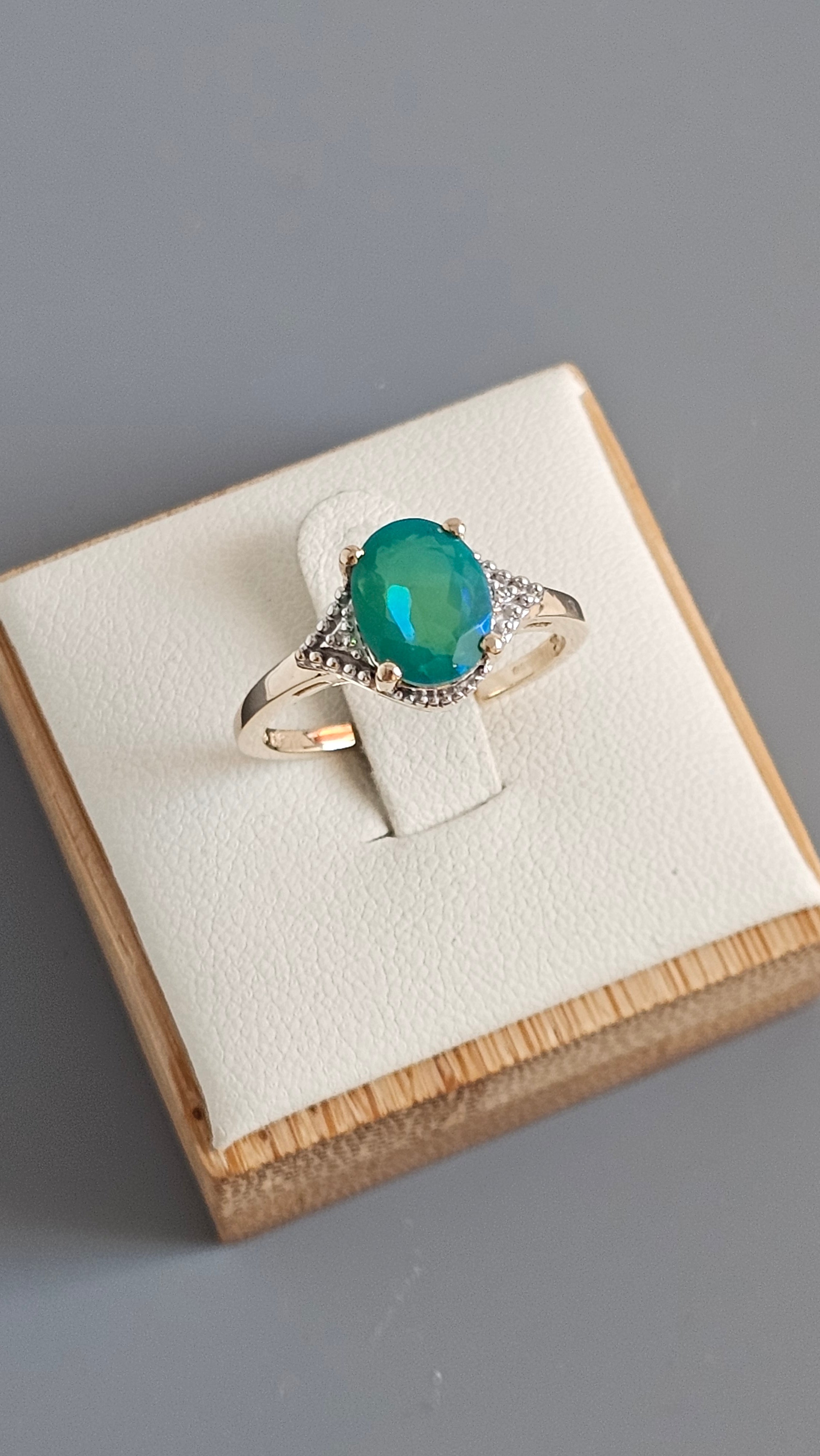 Elegant 10ct Yellow Gold Natural Green Opal & Diamond Accent Ring