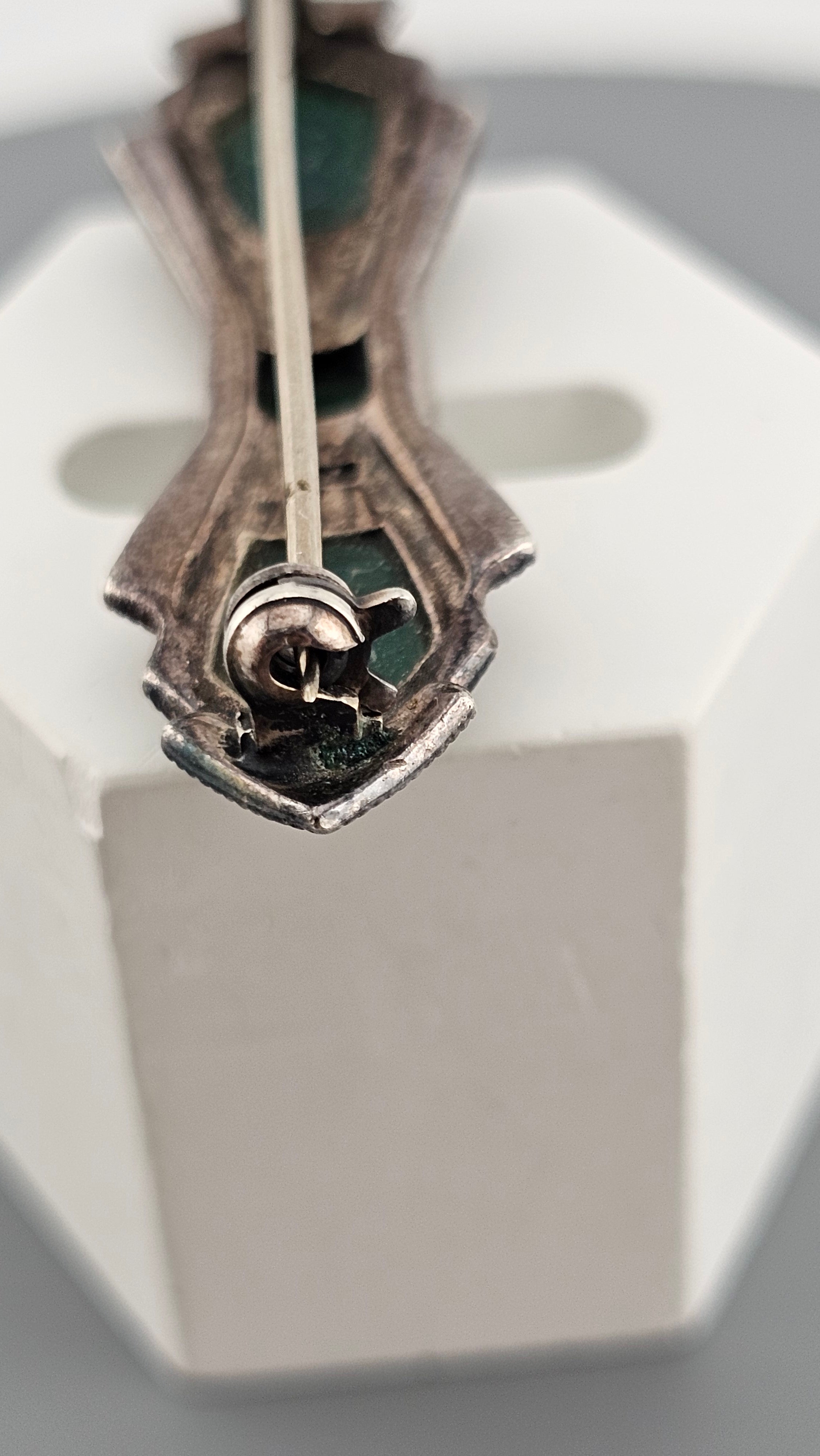 Vintage Sterling Silver Bow Brooch set with Green Agate and Marcasites