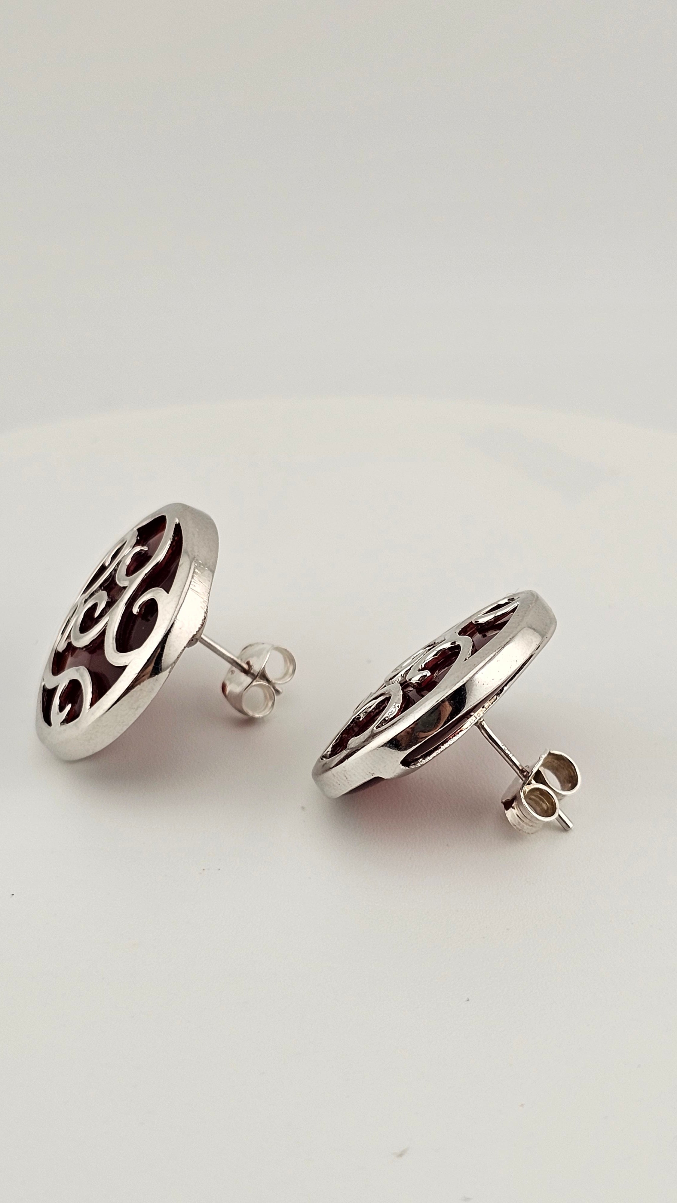 925 Sterling Silver Round Stud Earrings set with Carnelian