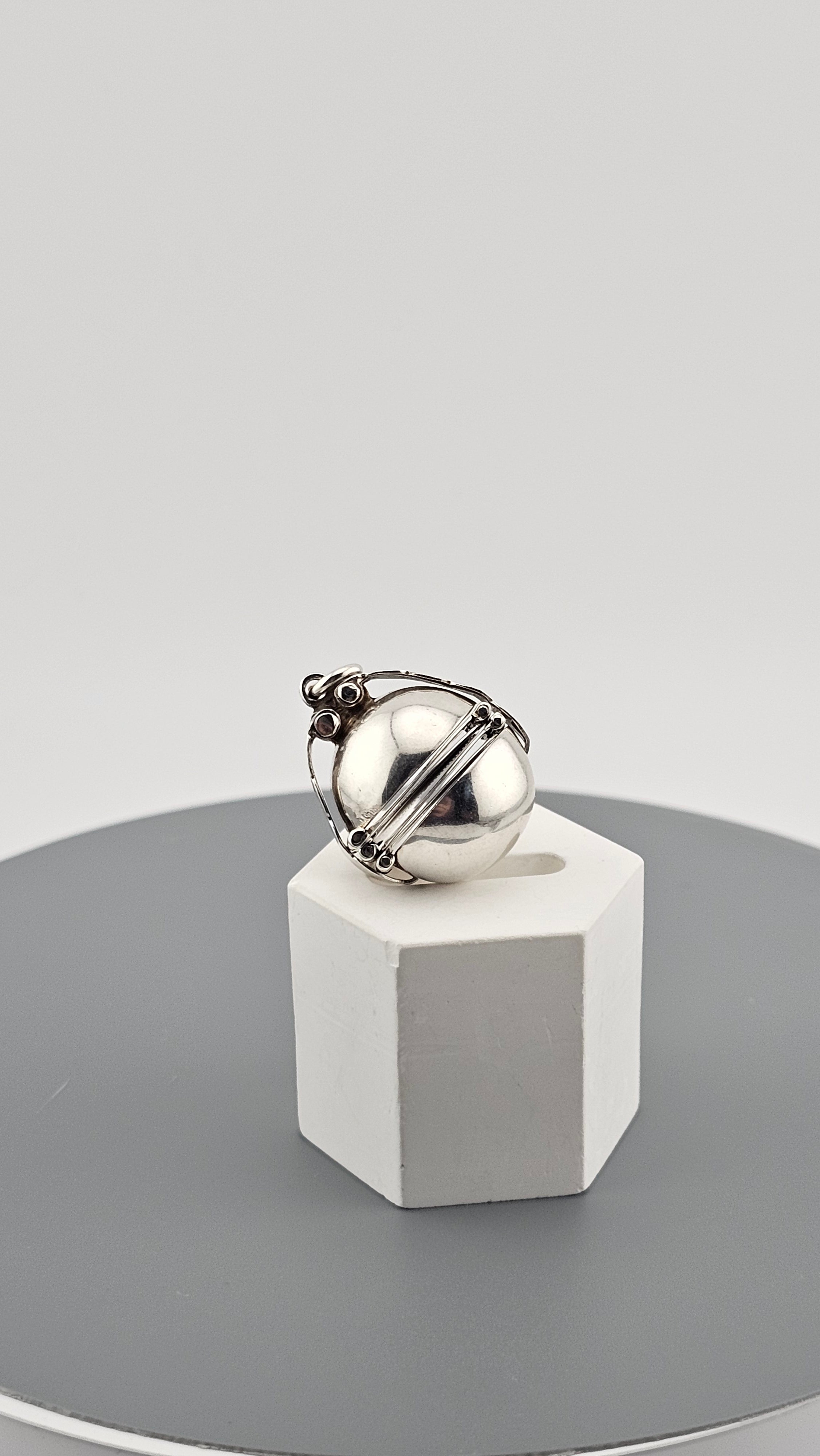 Vintage 1985 Solid 925 Sterling Silver Extendable Orb Ball Locket Pendant