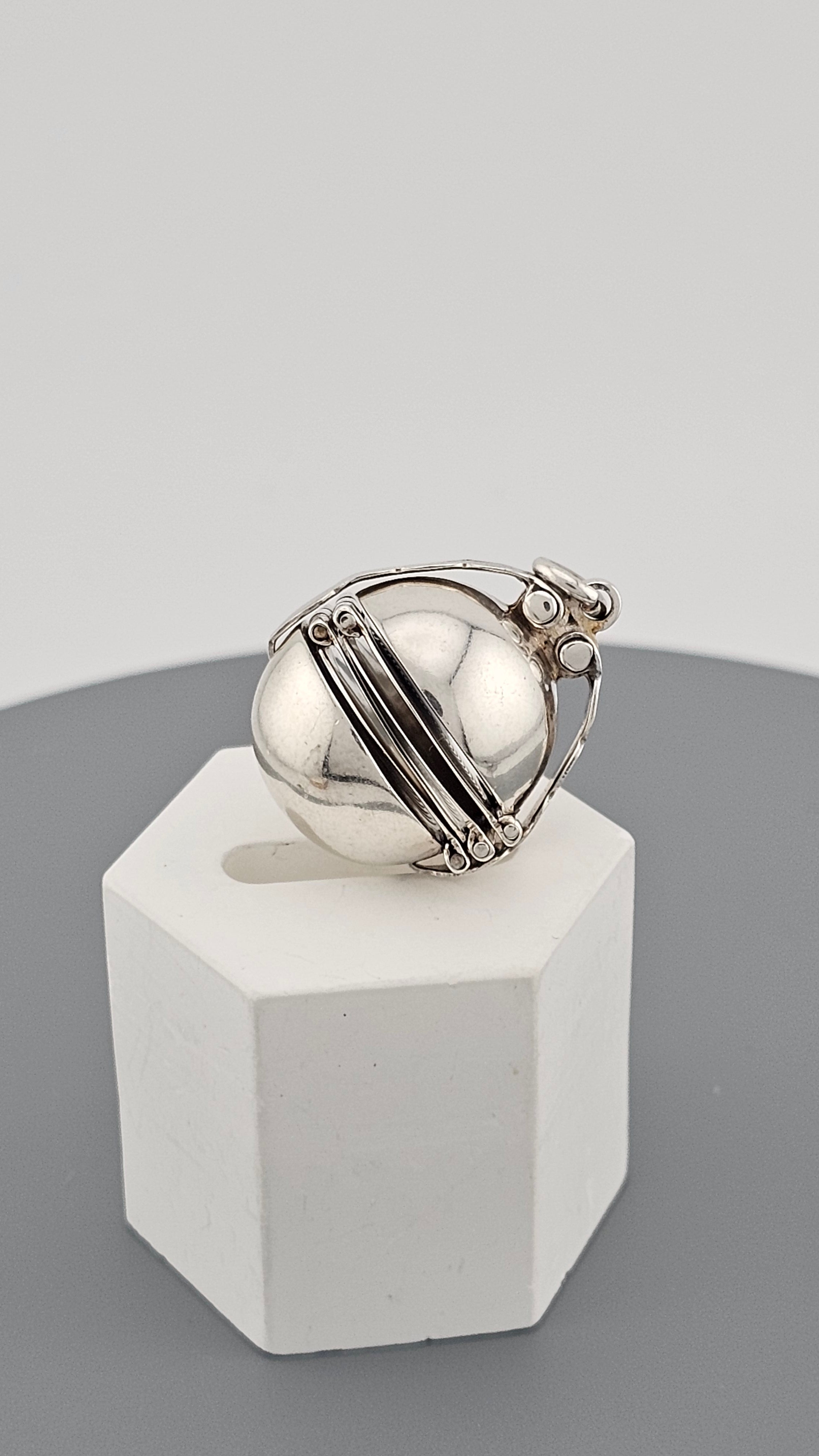 Vintage 1985 Solid 925 Sterling Silver Extendable Orb Ball Locket Pendant