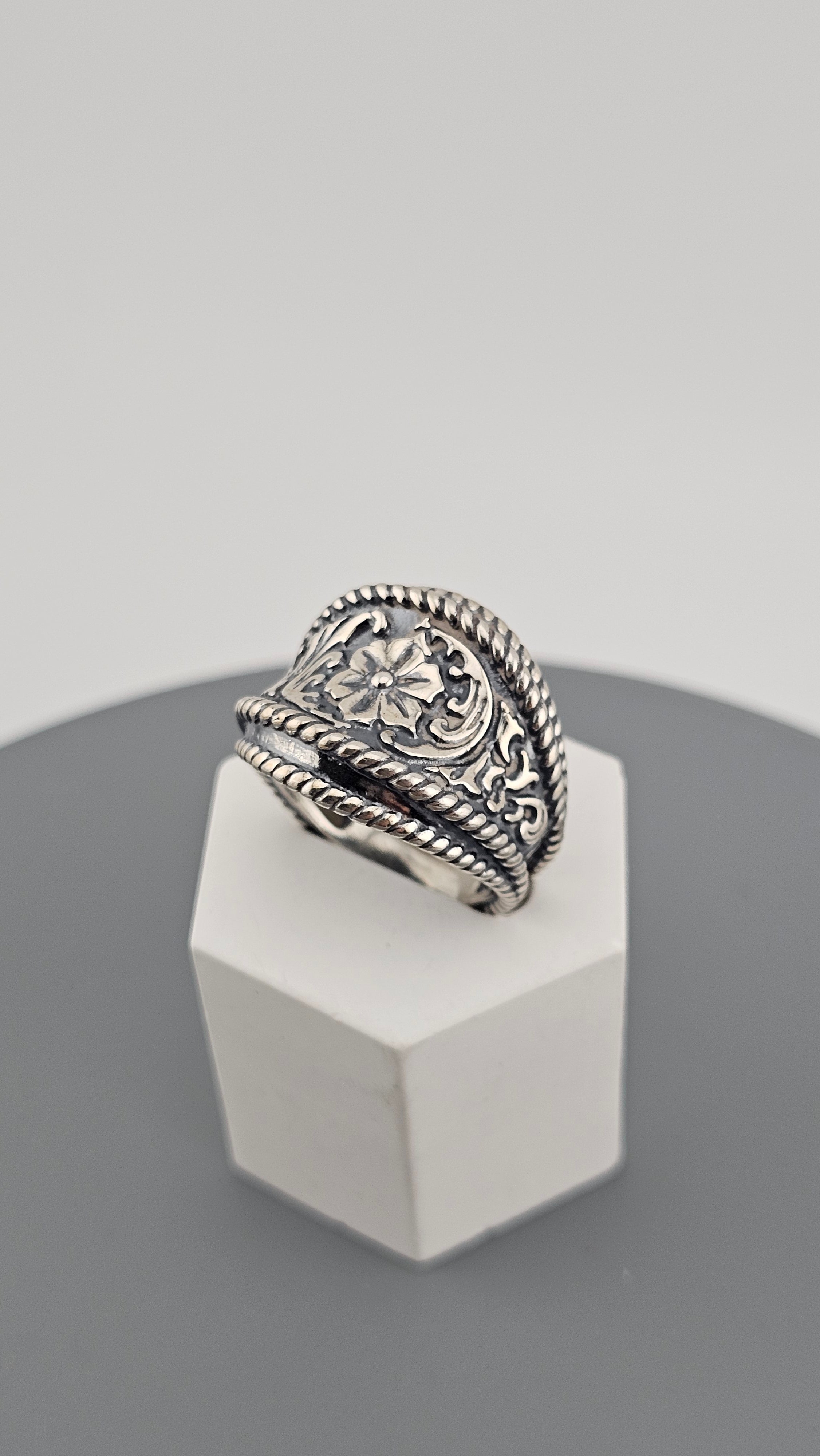 925 Sterling Silver Carolyn Pollack Wide Band Floral Ring , size P 1/2