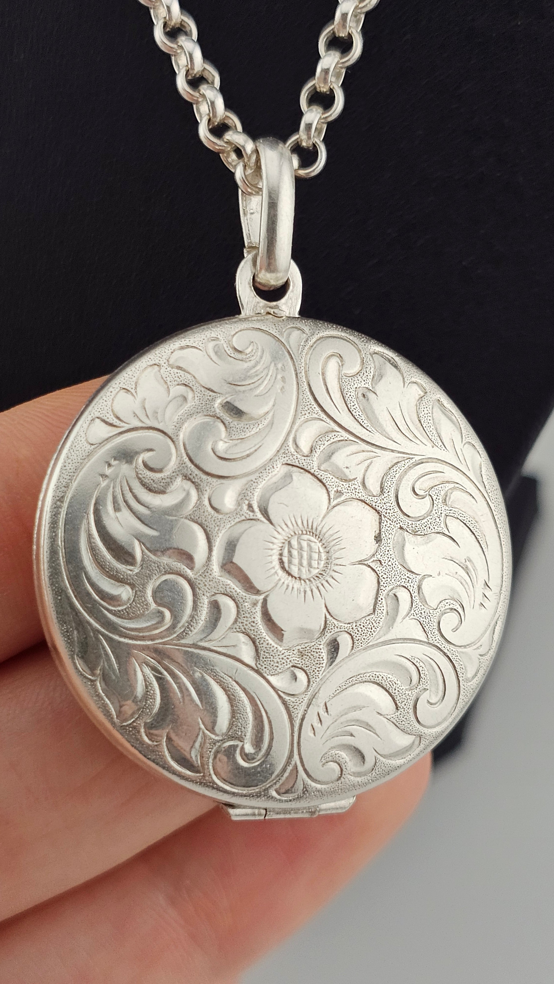Large Hallmarked 925 Sterling Silver Ornate Floral Locket & 24" Belcher Chain 31.24g