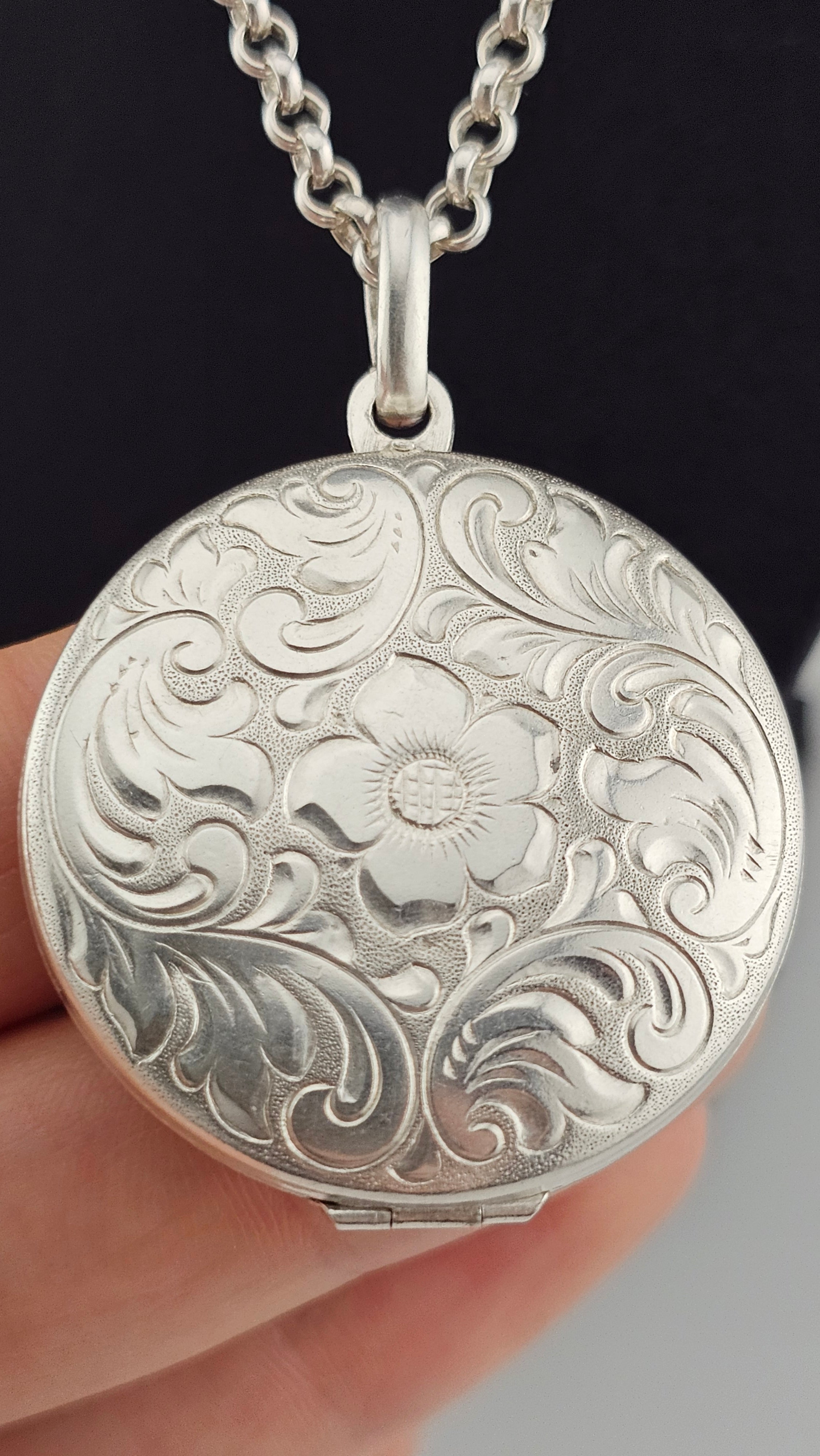 Large Hallmarked 925 Sterling Silver Ornate Floral Locket & 24" Belcher Chain 31.24g