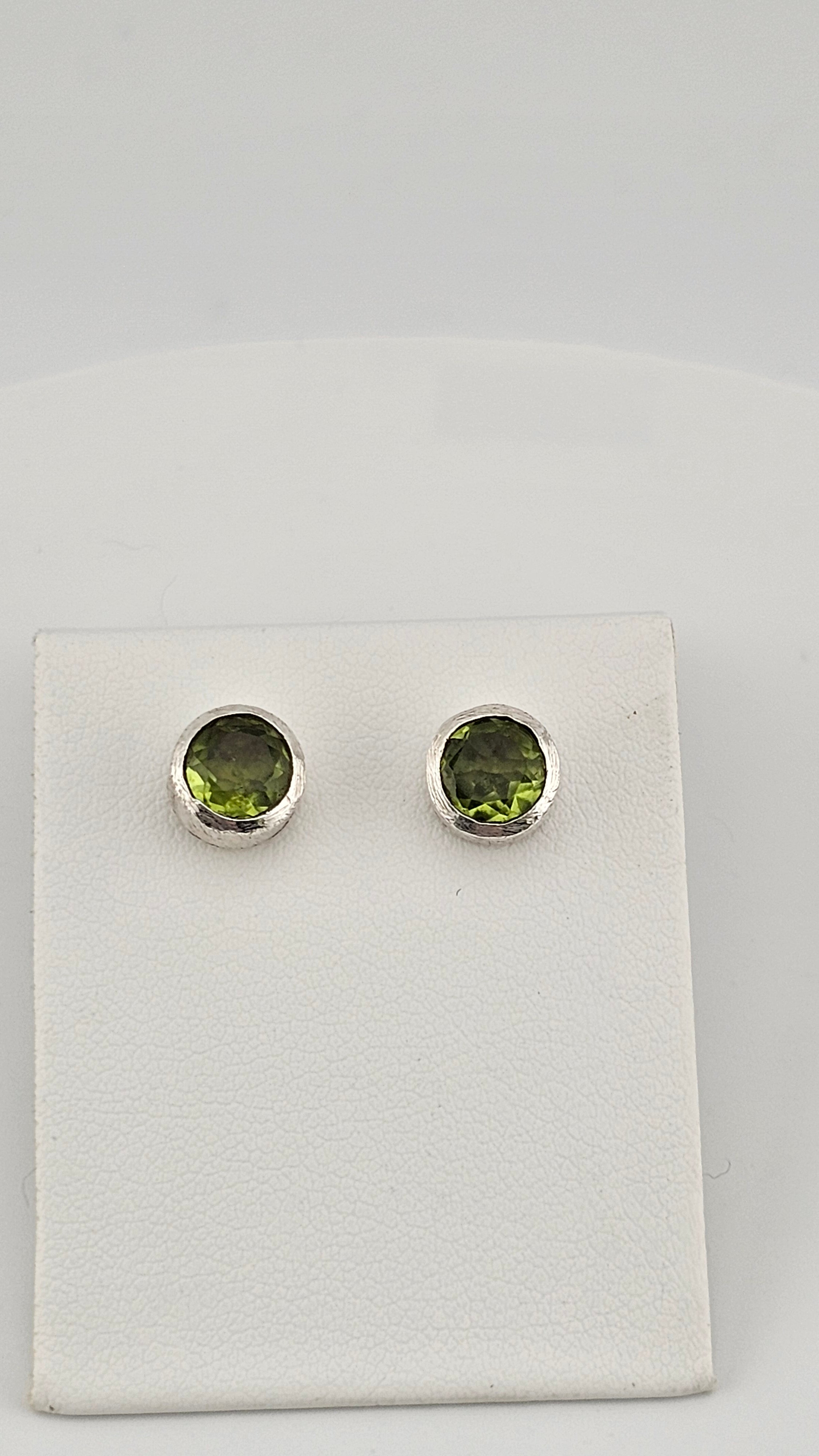 Vintage Sterling Silver Peridot Studs - Textured Bezel Set Earrings - 7.5mm