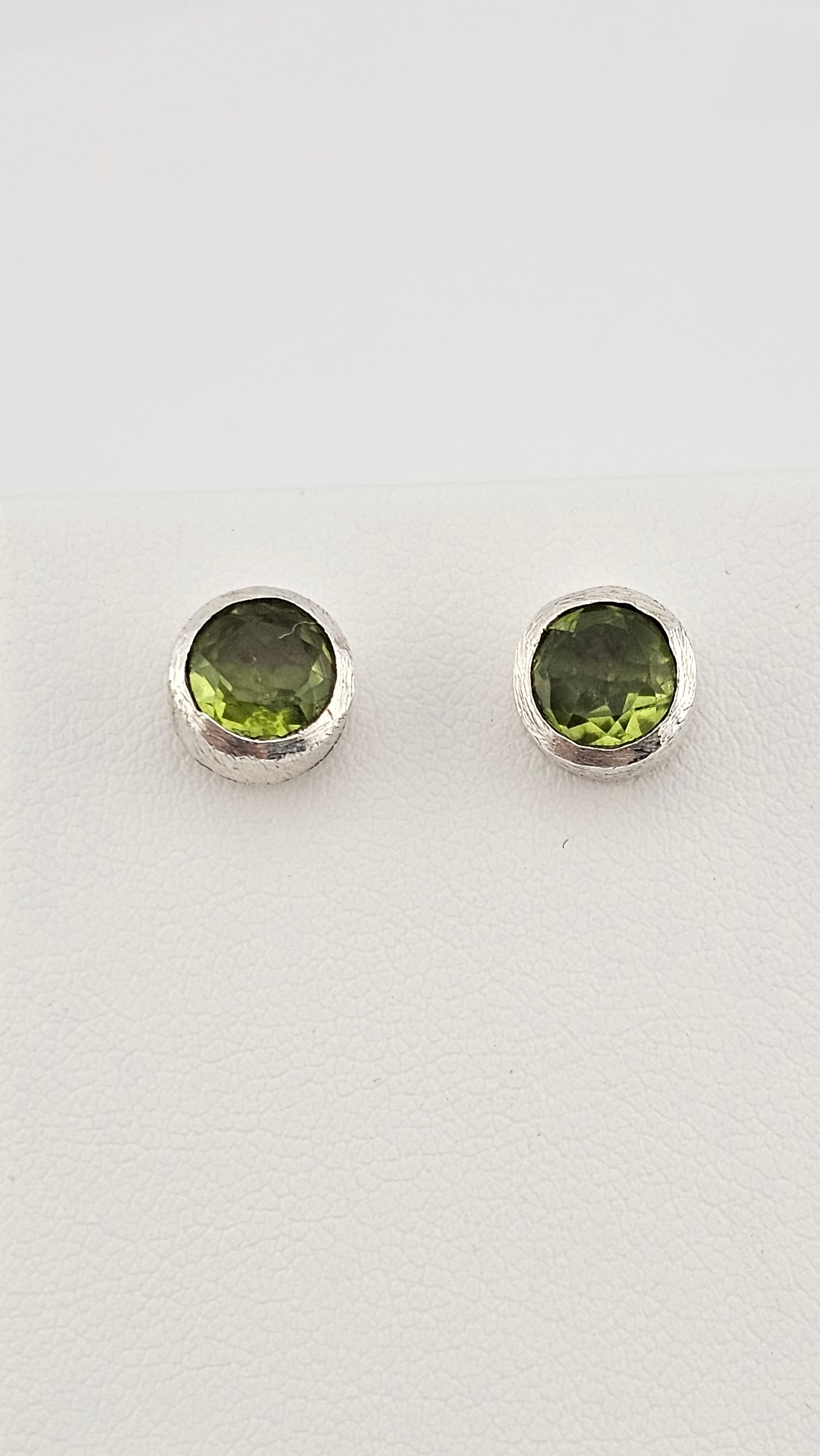 Vintage Sterling Silver Peridot Studs - Textured Bezel Set Earrings - 7.5mm