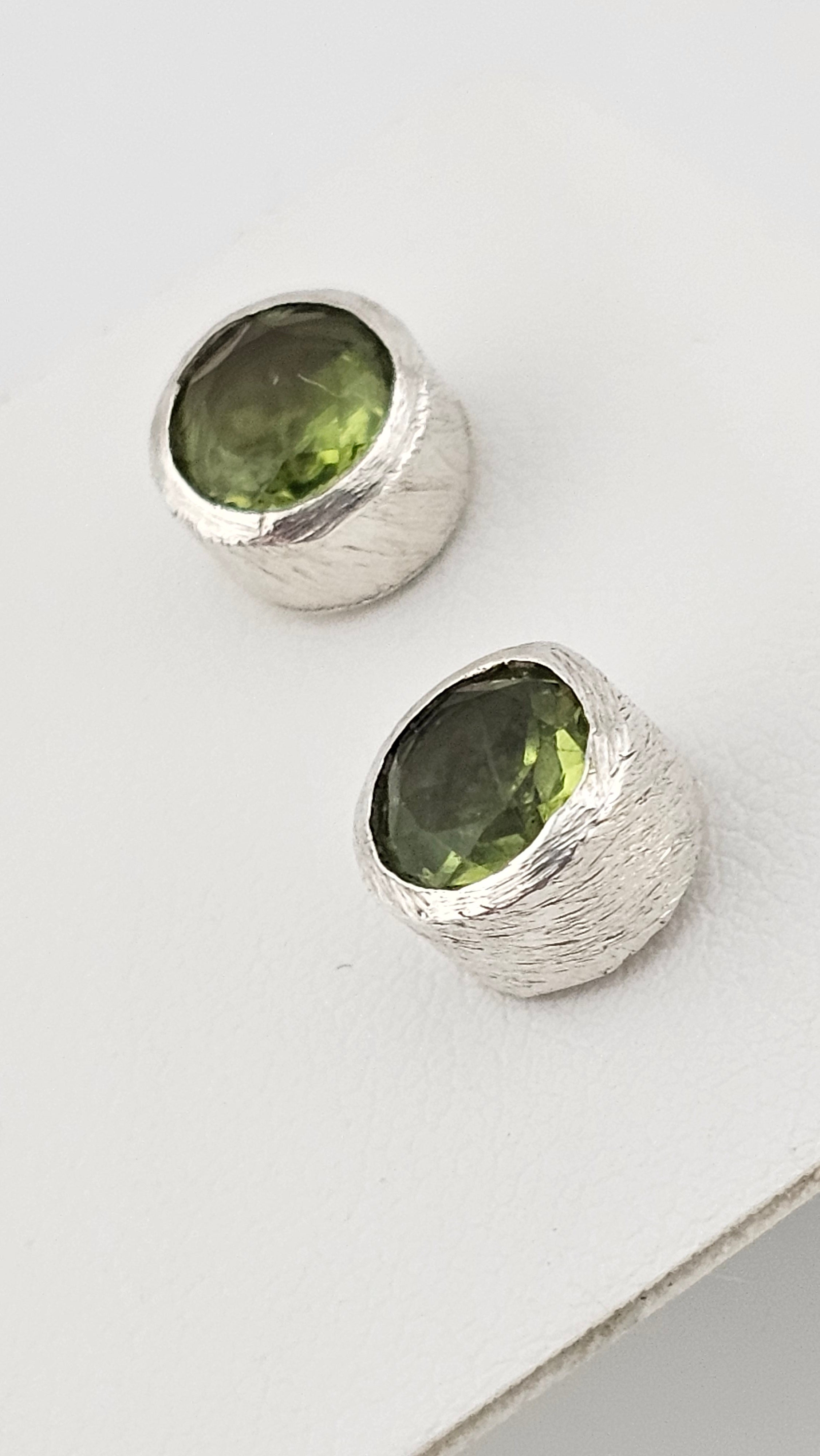 Vintage Sterling Silver Peridot Studs - Textured Bezel Set Earrings - 7.5mm
