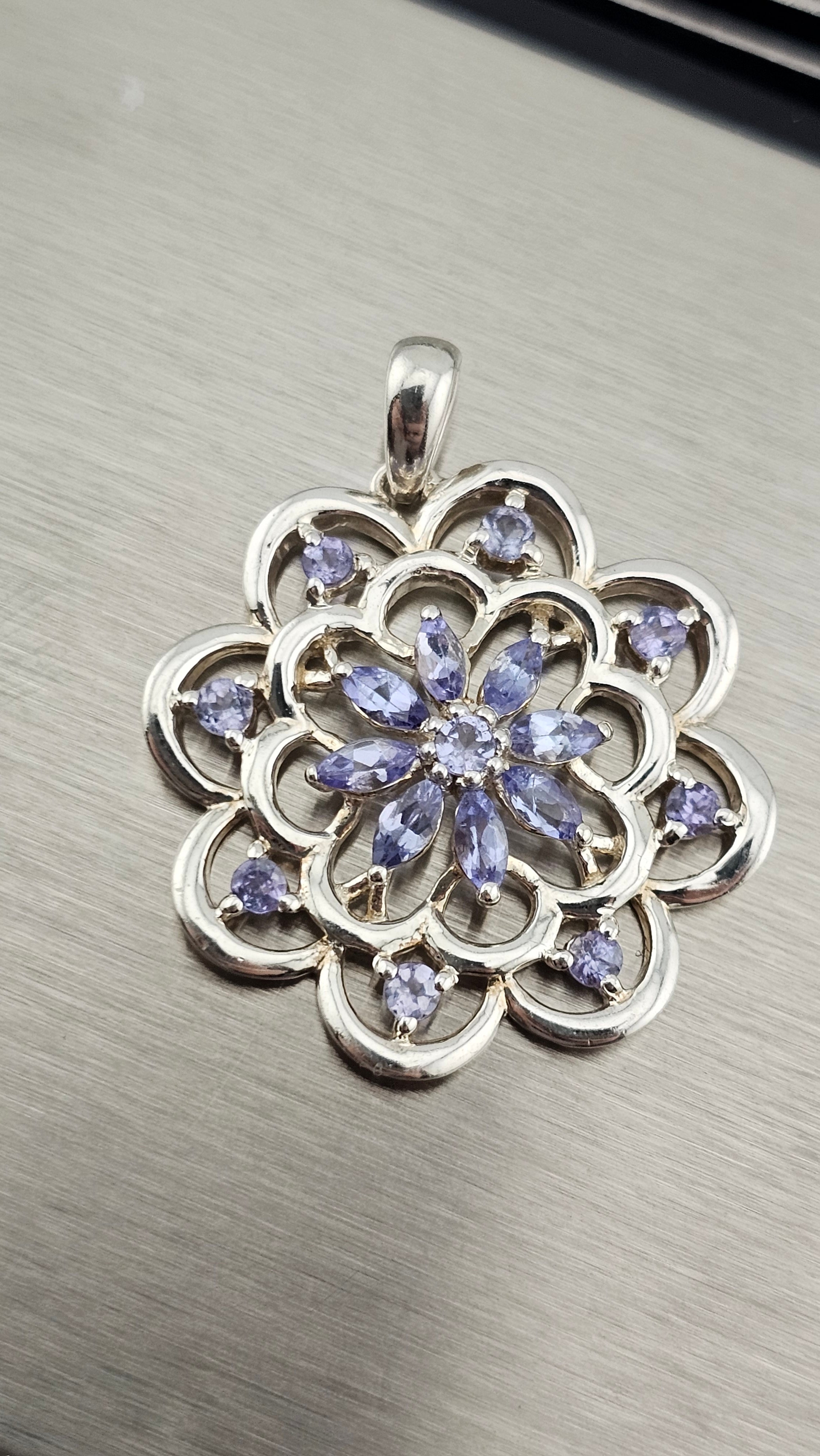 Vintage 925 Sterling Silver Tanzanite Flower Pendant 26mm - Pre-owned