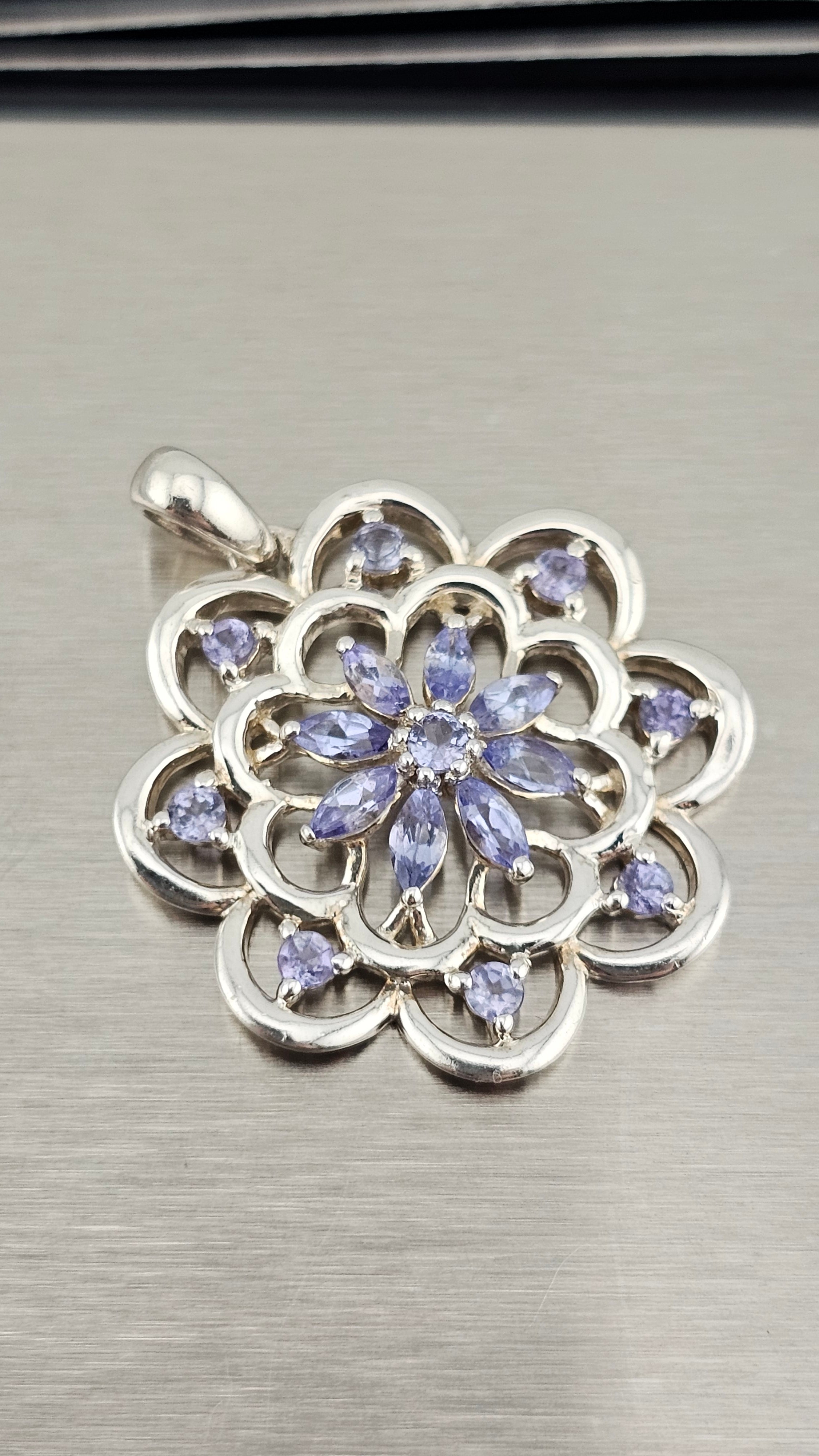 Vintage 925 Sterling Silver Tanzanite Flower Pendant 26mm - Pre-owned