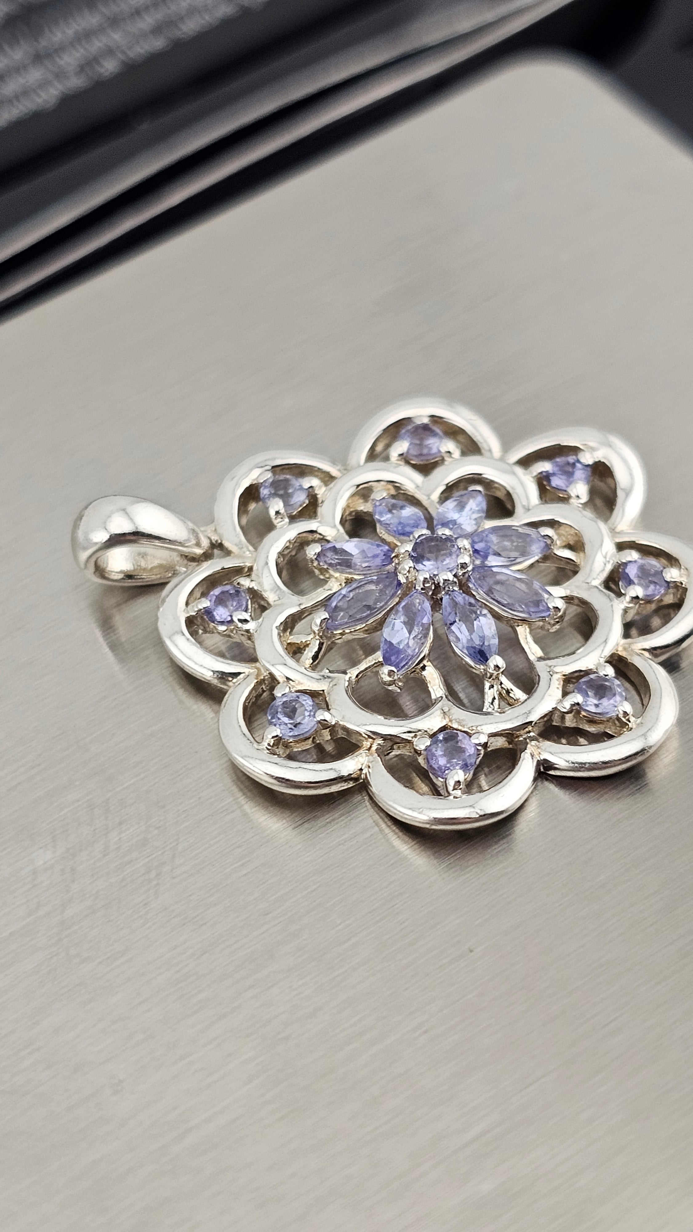 Vintage 925 Sterling Silver Tanzanite Flower Pendant 26mm - Pre-owned
