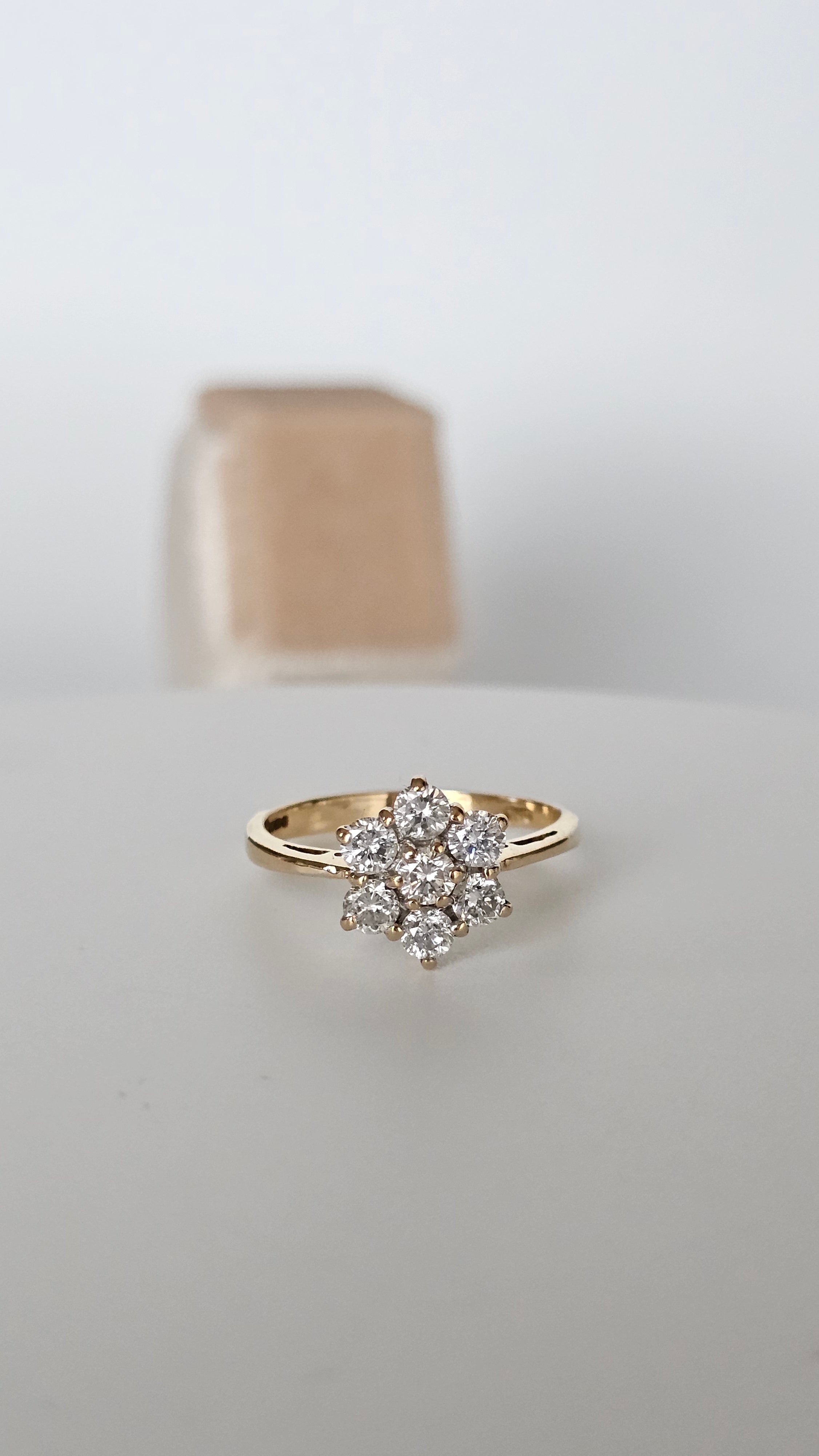 0.63ct Natural Diamond 18k Gold Cluster Ring Size N 1/2 Hallmarked 2.9g