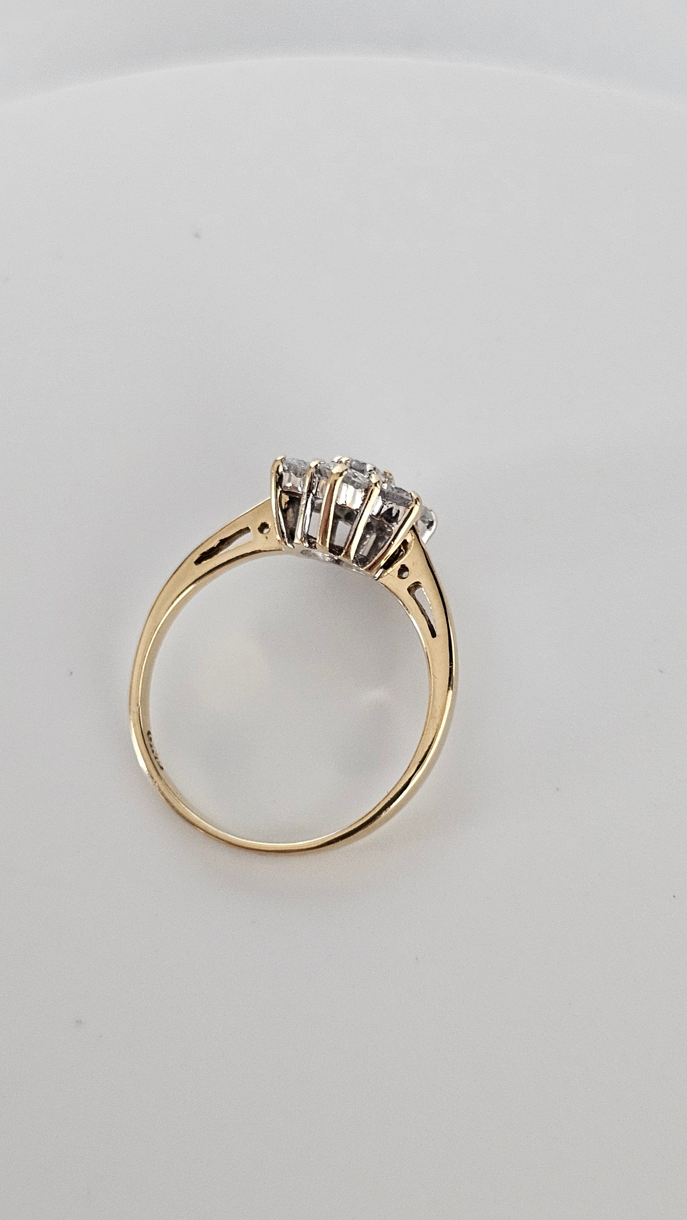 0.63ct Natural Diamond 18k Gold Cluster Ring Size N 1/2 Hallmarked 2.9g