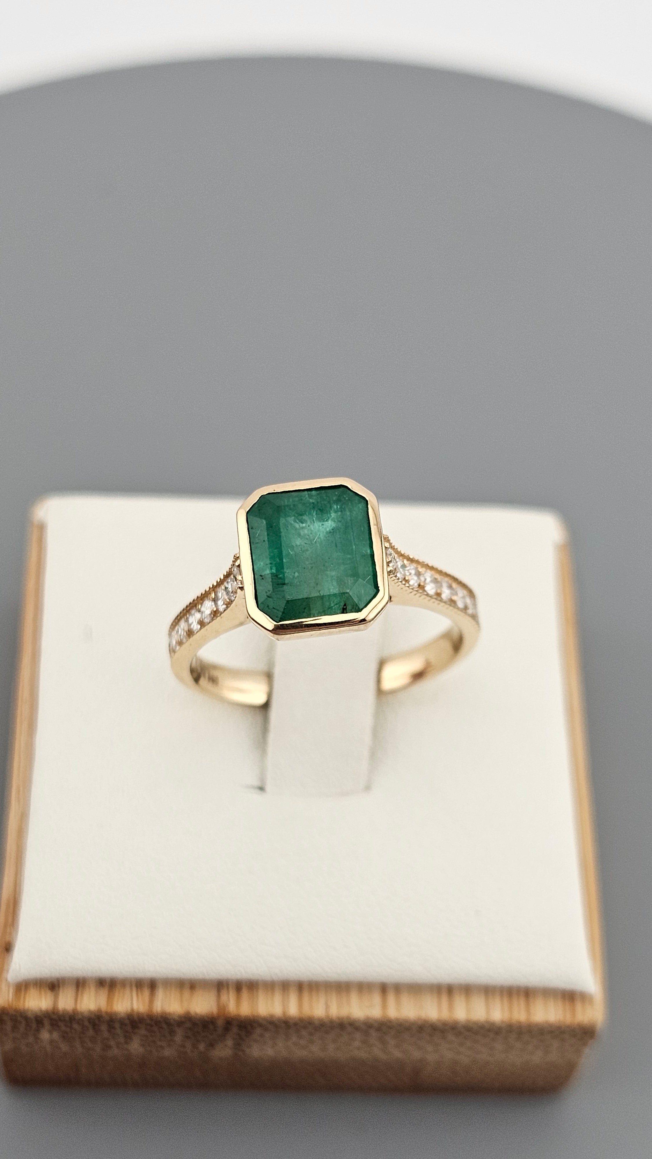 14K Yellow Gold Ring Set with 2.79ct Natural Emerald 0.28ct Natural Diamonds