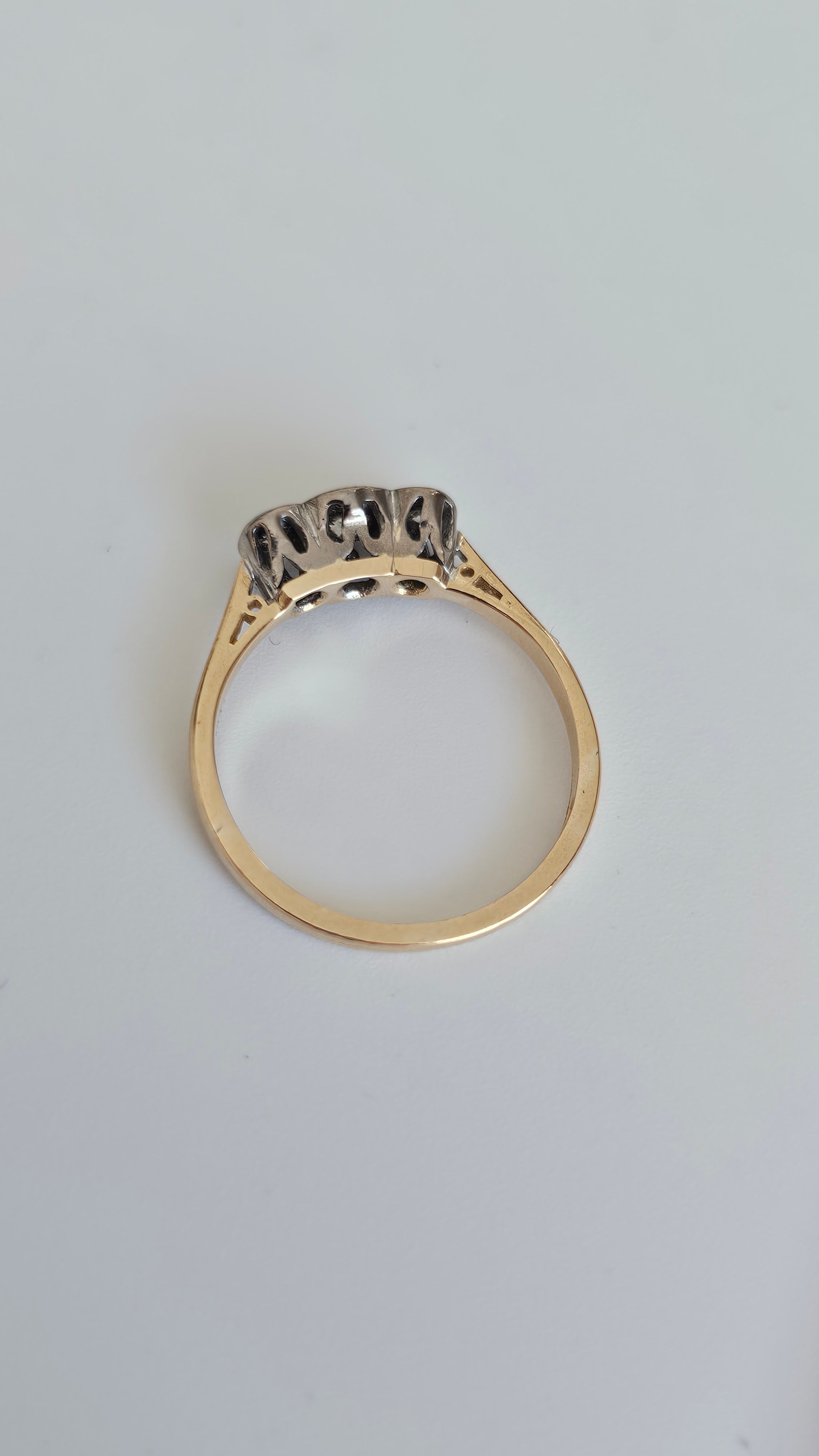 18k Yellow Gold Platinum Diamond Trilogy Ring 0.30ct Size M Vintage 1976