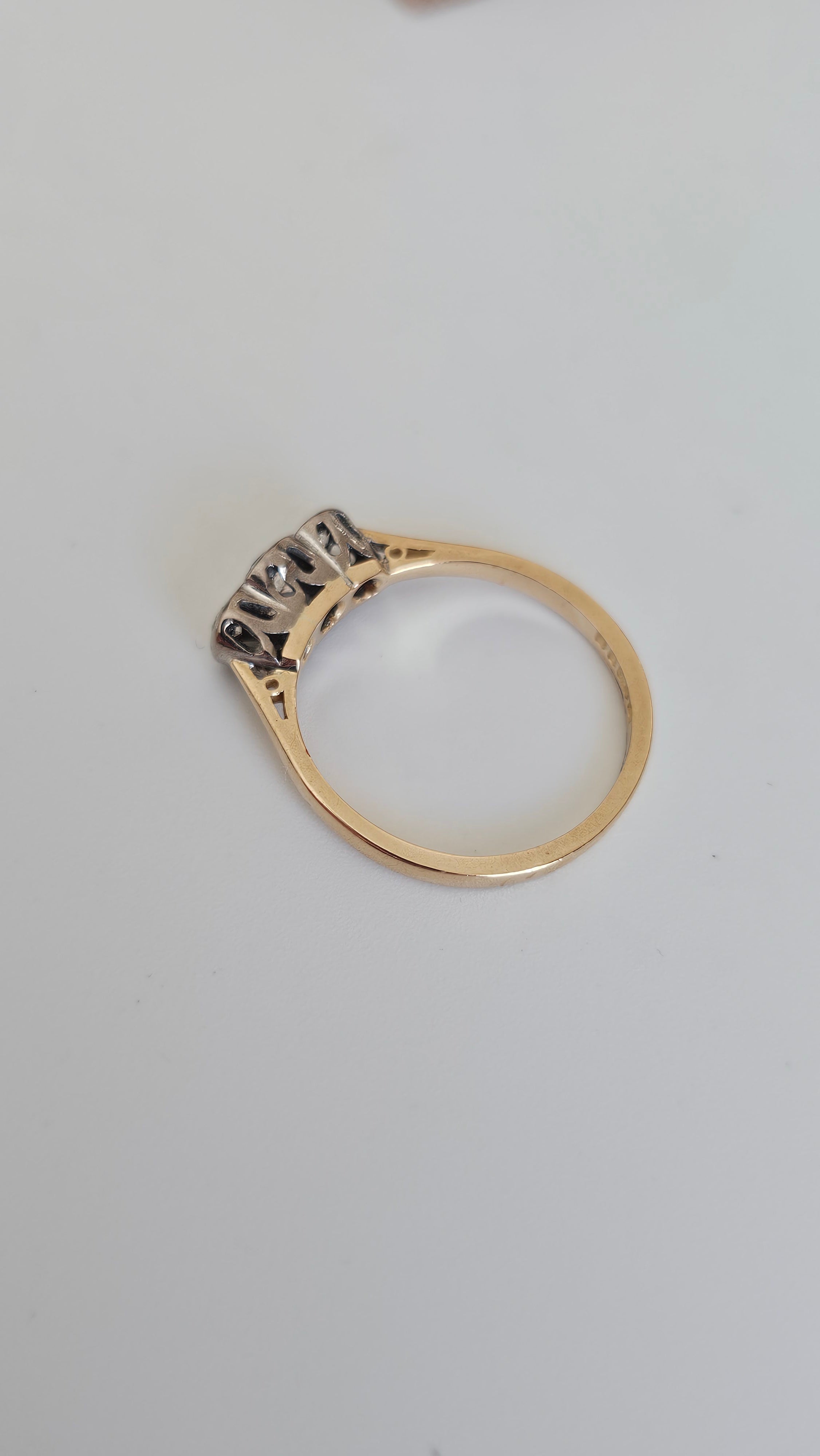 18k Yellow Gold Platinum Diamond Trilogy Ring 0.30ct Size M Vintage 1976