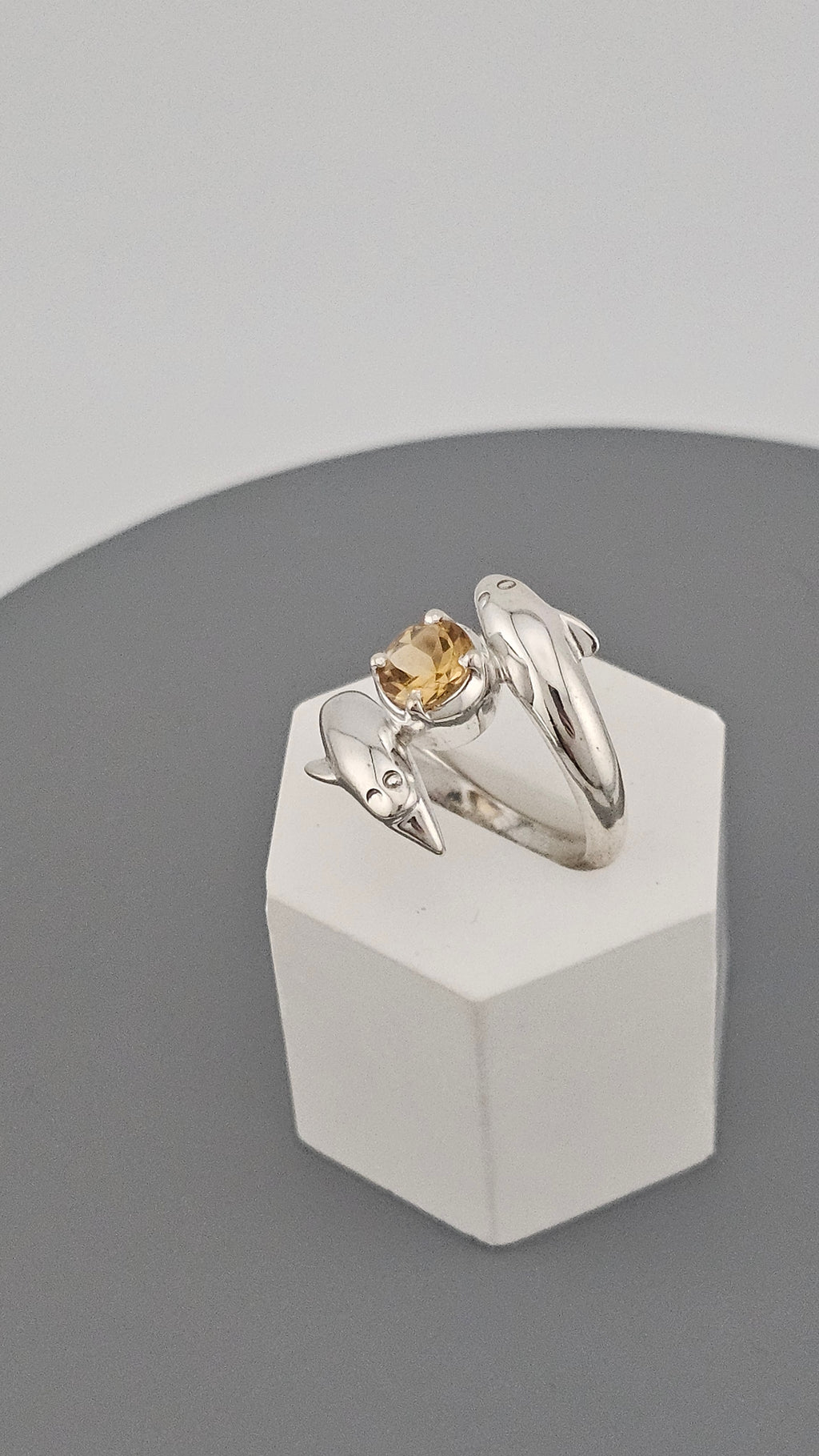 Vintage 925 Sterling Silver Dolphin Bypass Ring with Citrine - Size O 1/2 (US 7.5)