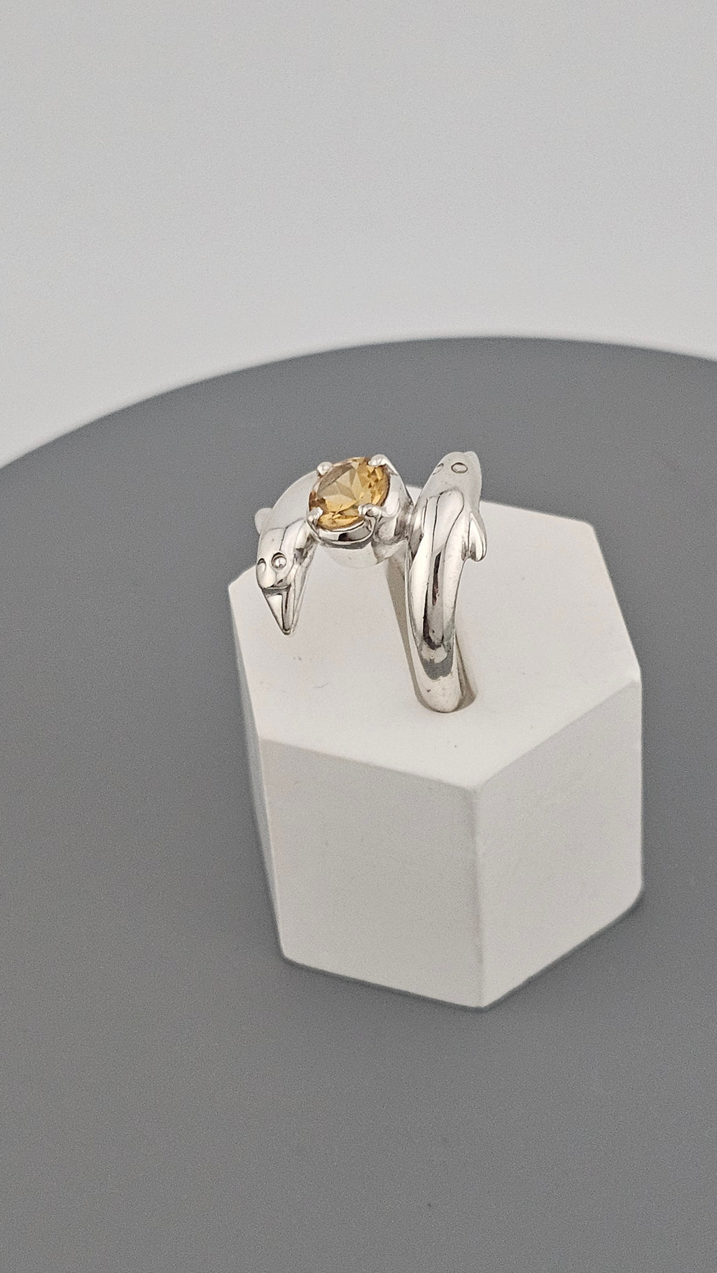 Vintage 925 Sterling Silver Dolphin Bypass Ring with Citrine - Size O 1/2 (US 7.5)