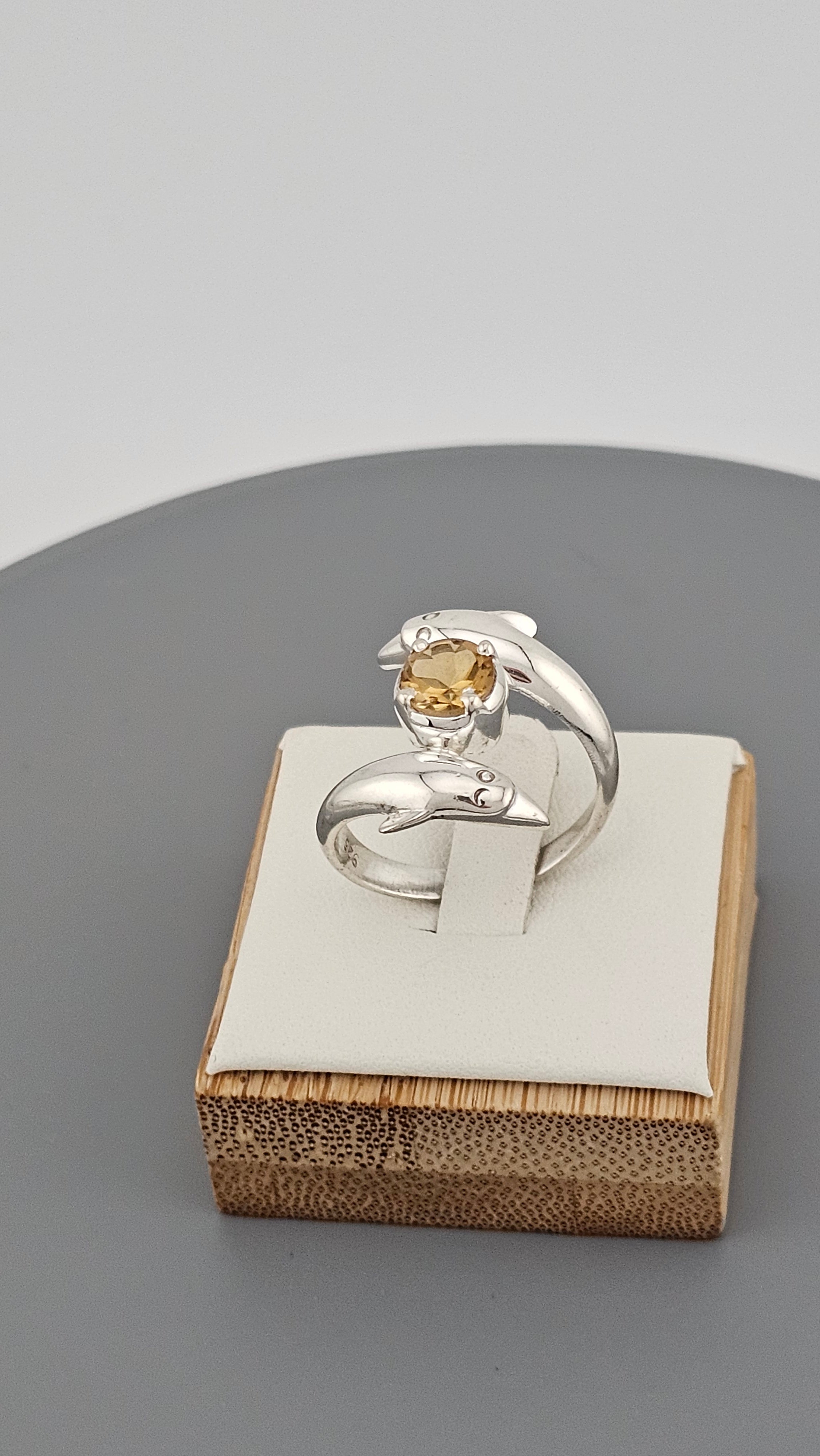 Vintage 925 Sterling Silver Dolphin Bypass Ring with Citrine - Size O 1/2 (US 7.5)