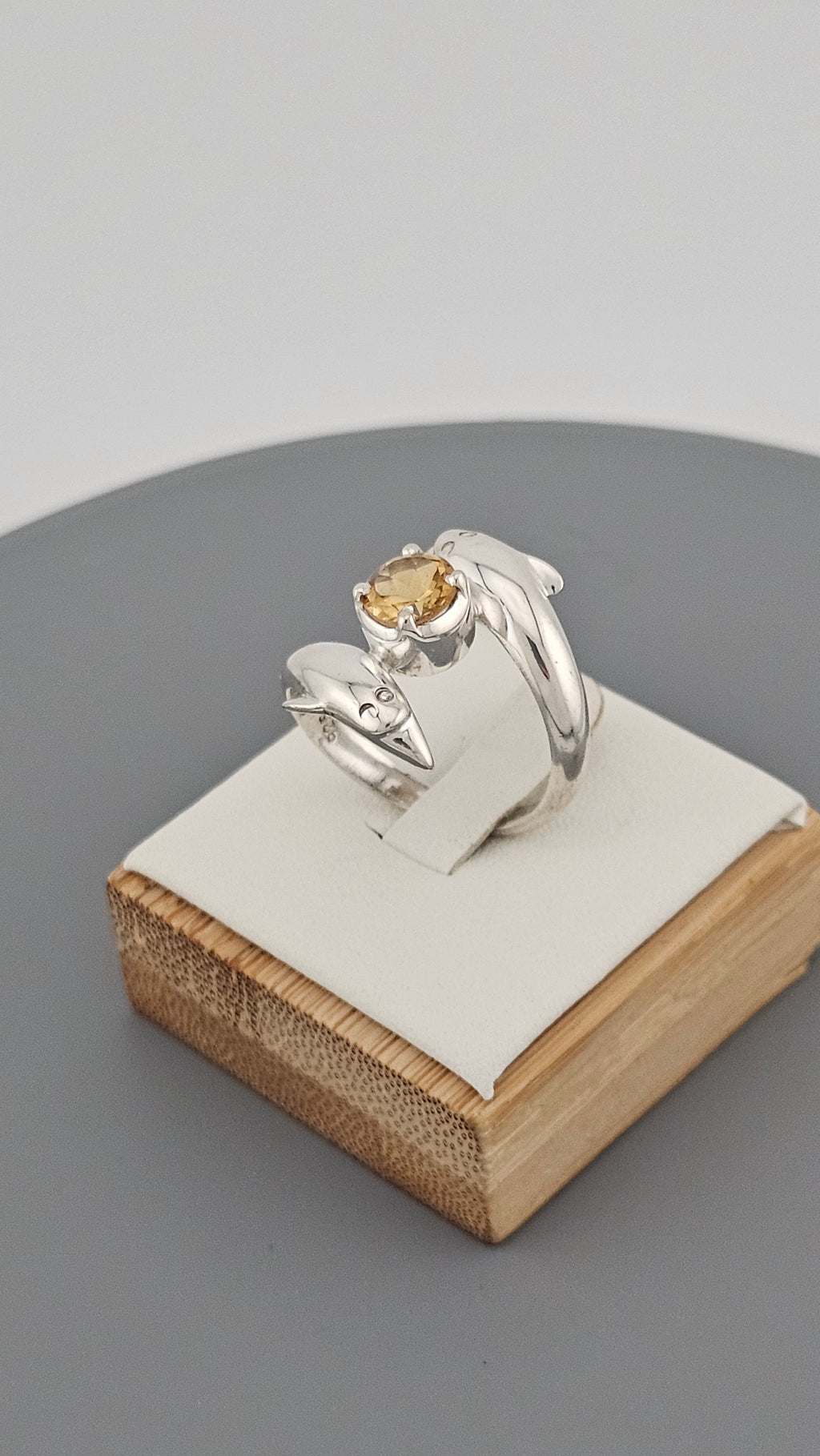 Vintage 925 Sterling Silver Dolphin Bypass Ring with Citrine - Size O 1/2 (US 7.5)