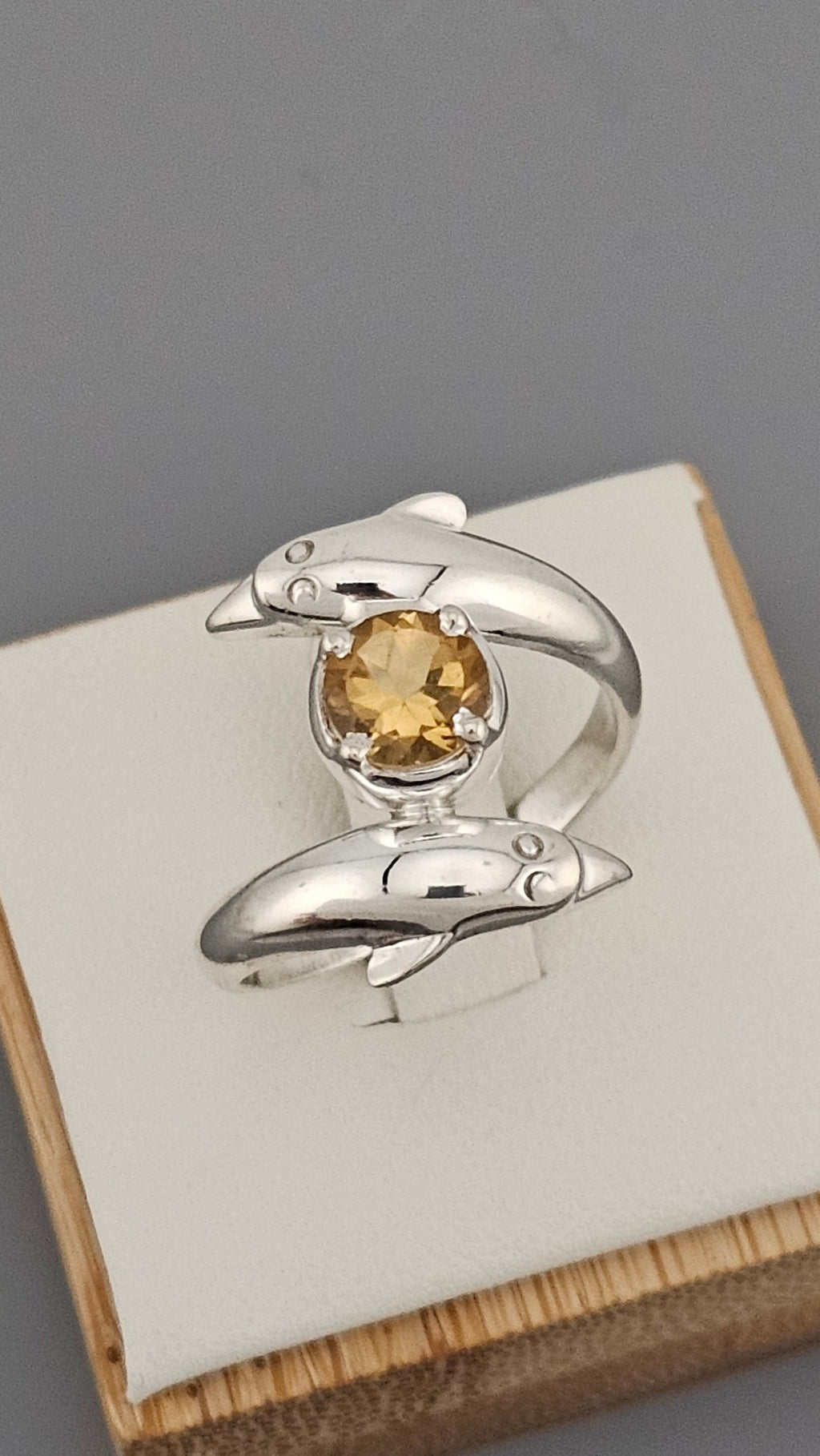 Vintage 925 Sterling Silver Dolphin Bypass Ring with Citrine - Size O 1/2 (US 7.5)