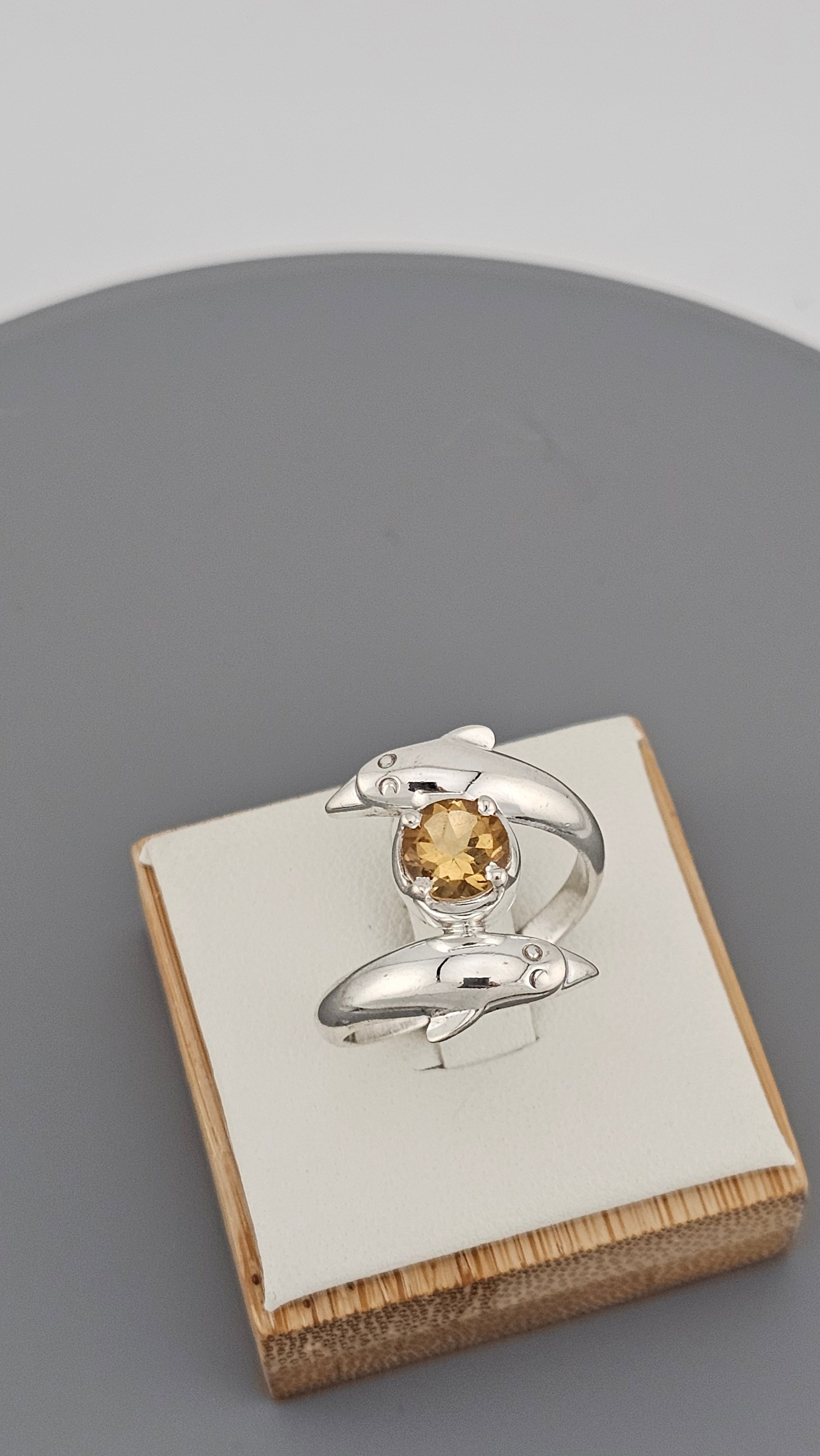 Vintage 925 Sterling Silver Dolphin Bypass Ring with Citrine - Size O 1/2 (US 7.5)