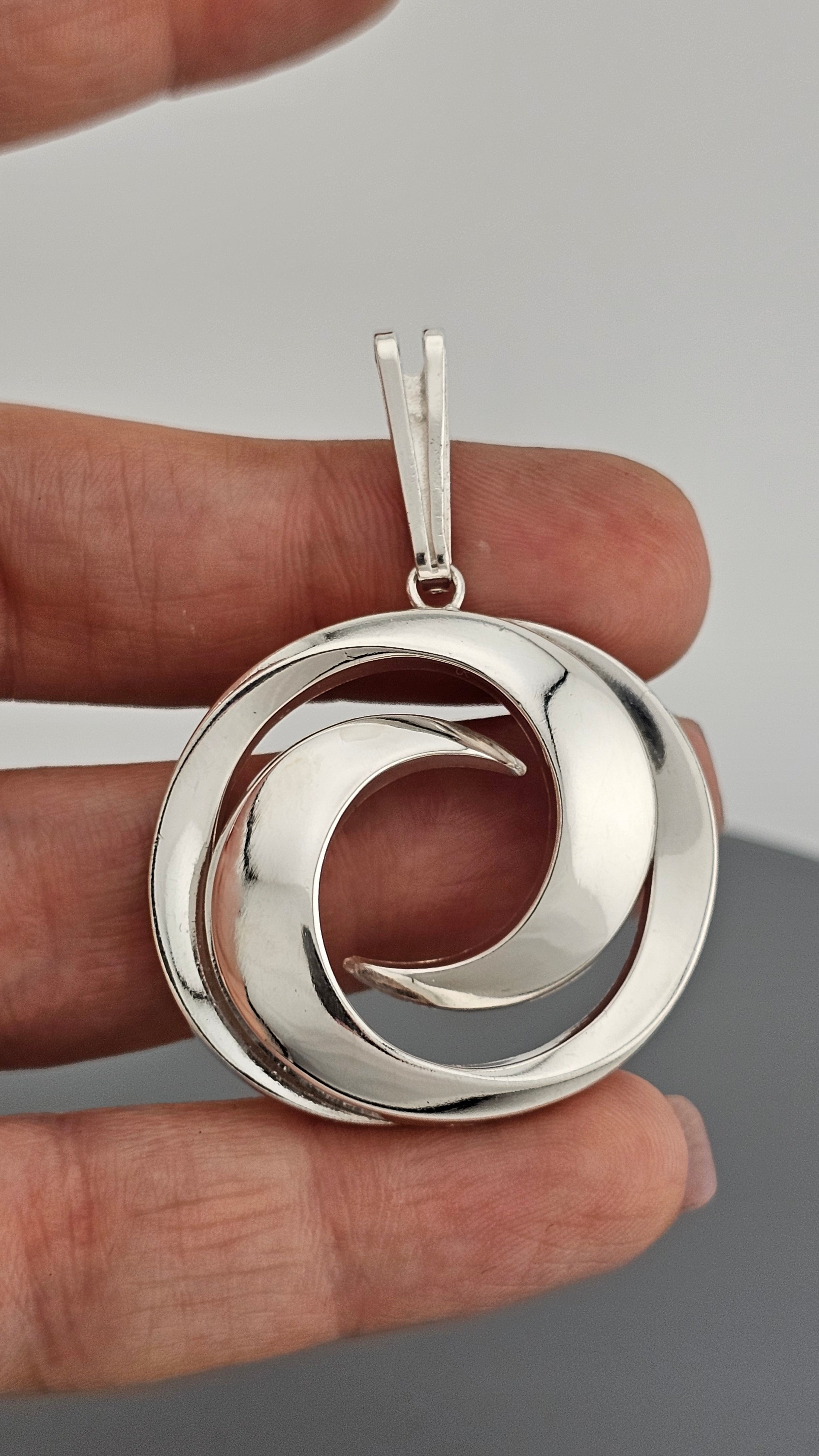 Pre-Owned Vintage 925 Sterling Silver Abstract Pendant