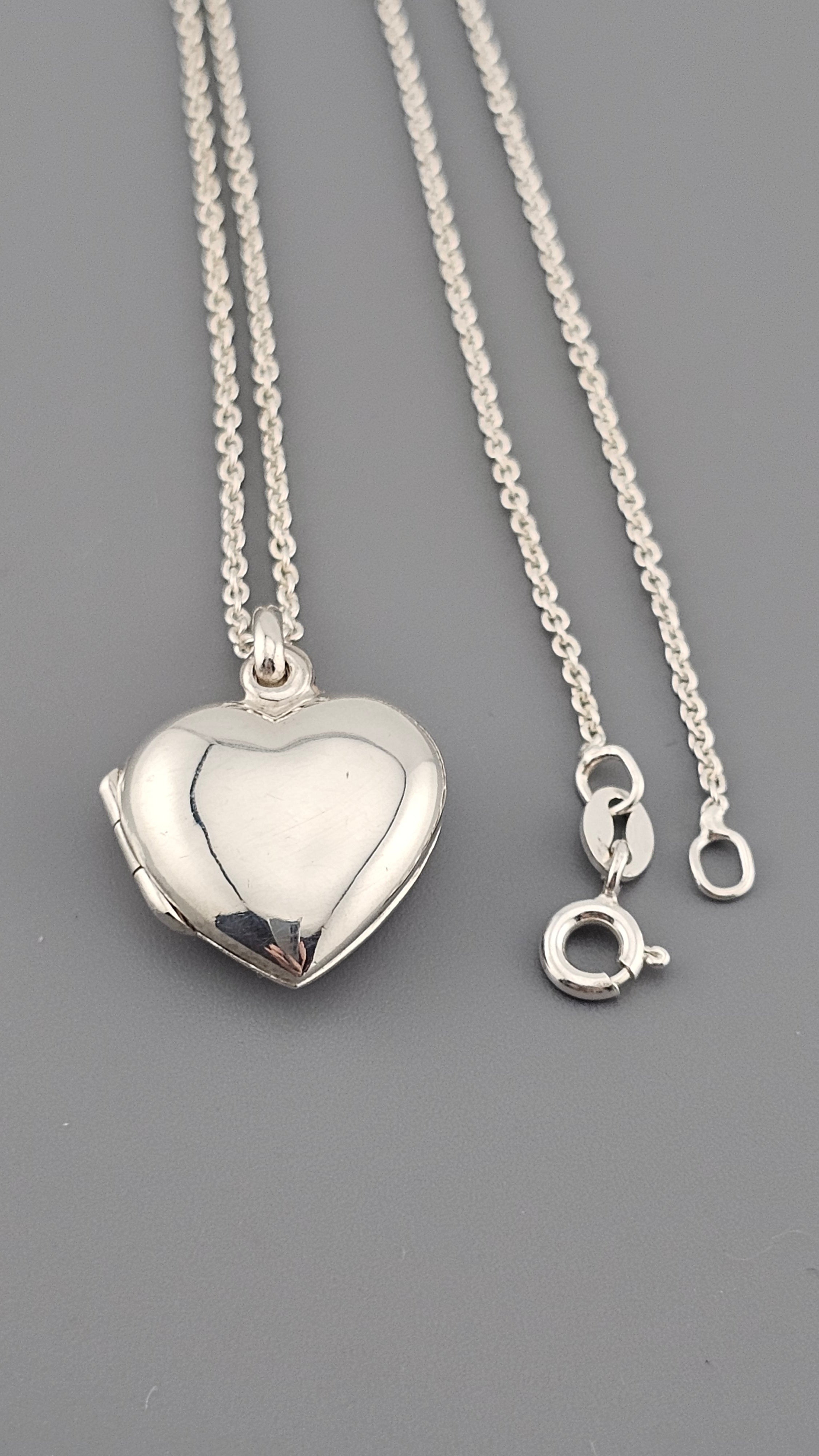 Pre-owned 925 Sterling Silver Puffy Heart Locket Pendant on Chain