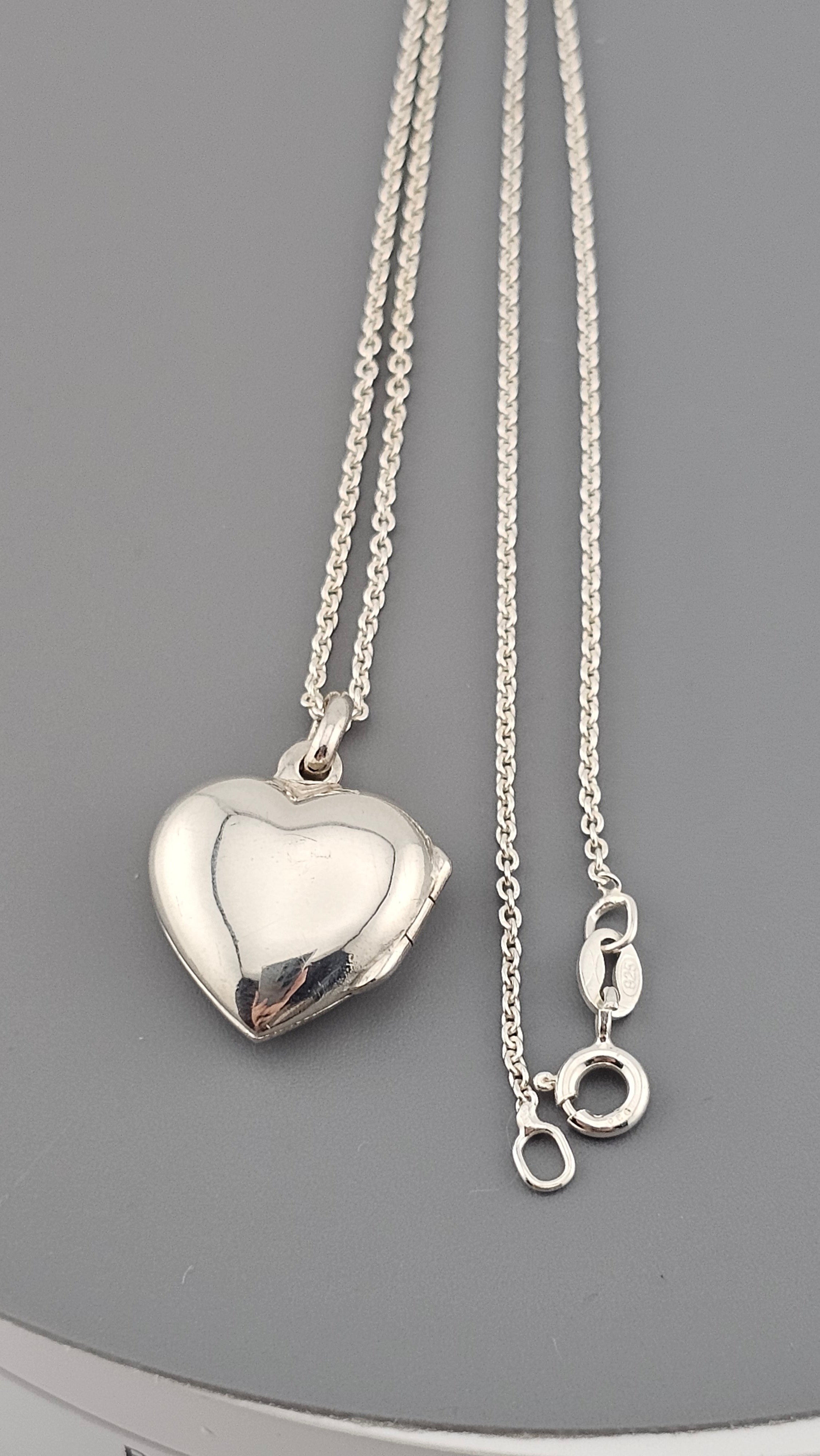 Pre-owned 925 Sterling Silver Puffy Heart Locket Pendant on Chain