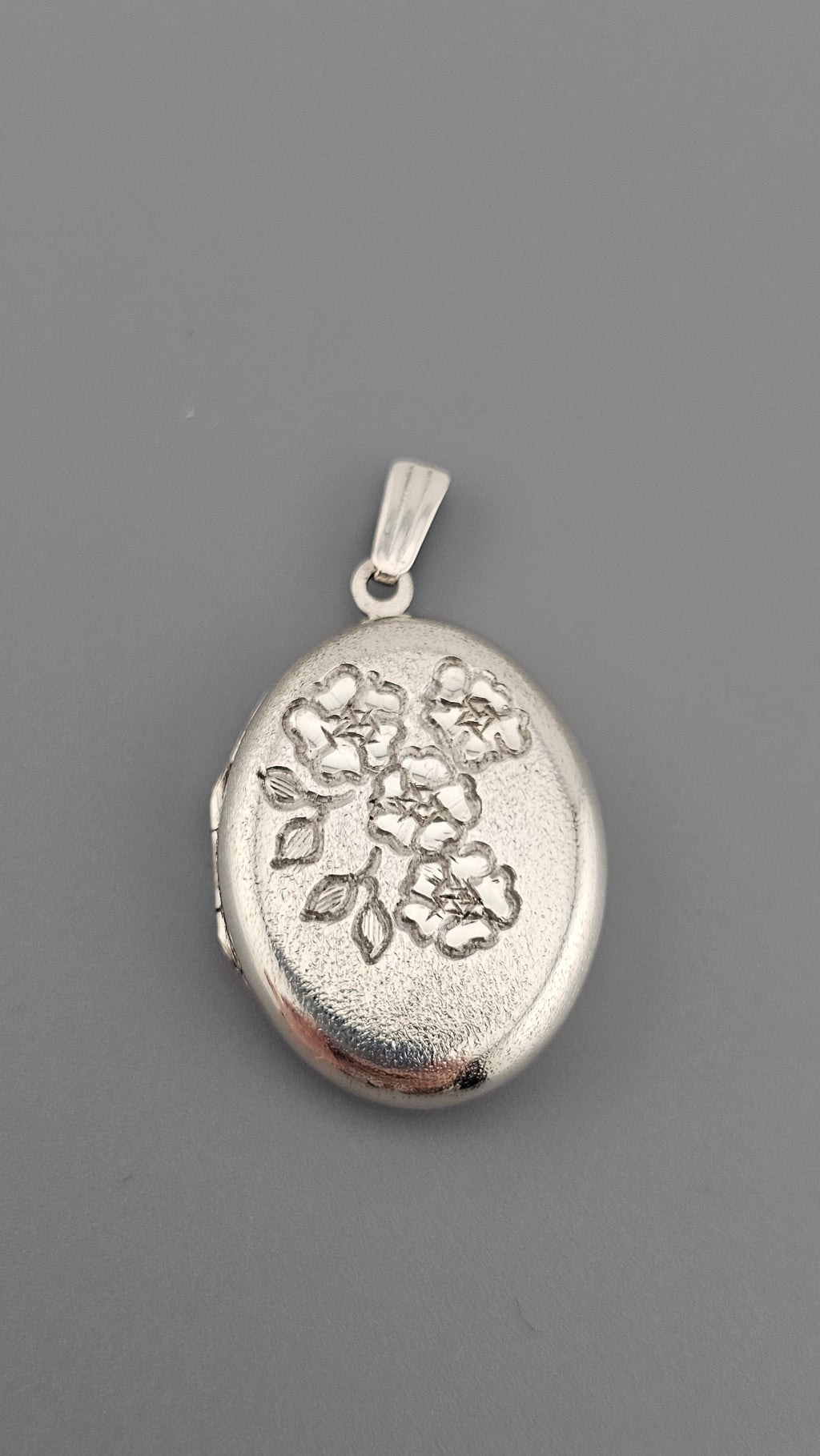 Vintage 1979 Sterling Silver Textured Floral Locket Pendant