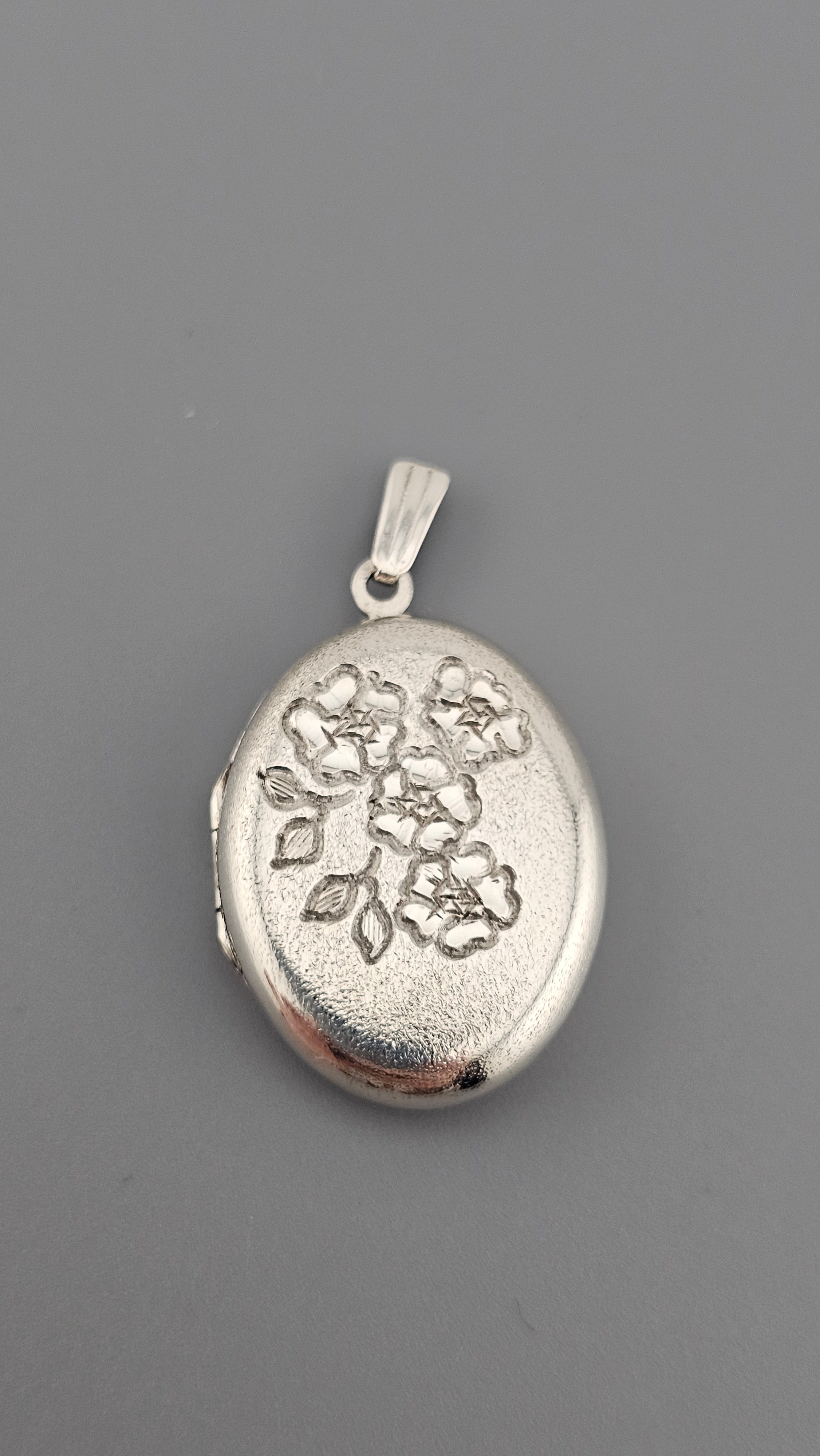 Vintage 1979 Sterling Silver Textured Floral Locket Pendant