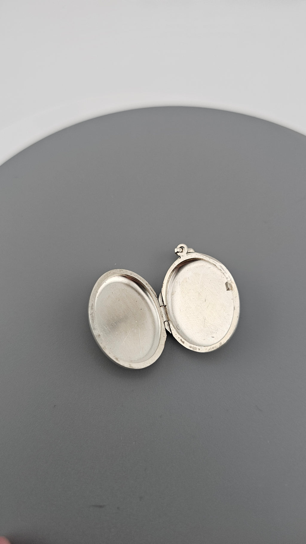Vintage 1979 Sterling Silver Textured Floral Locket Pendant