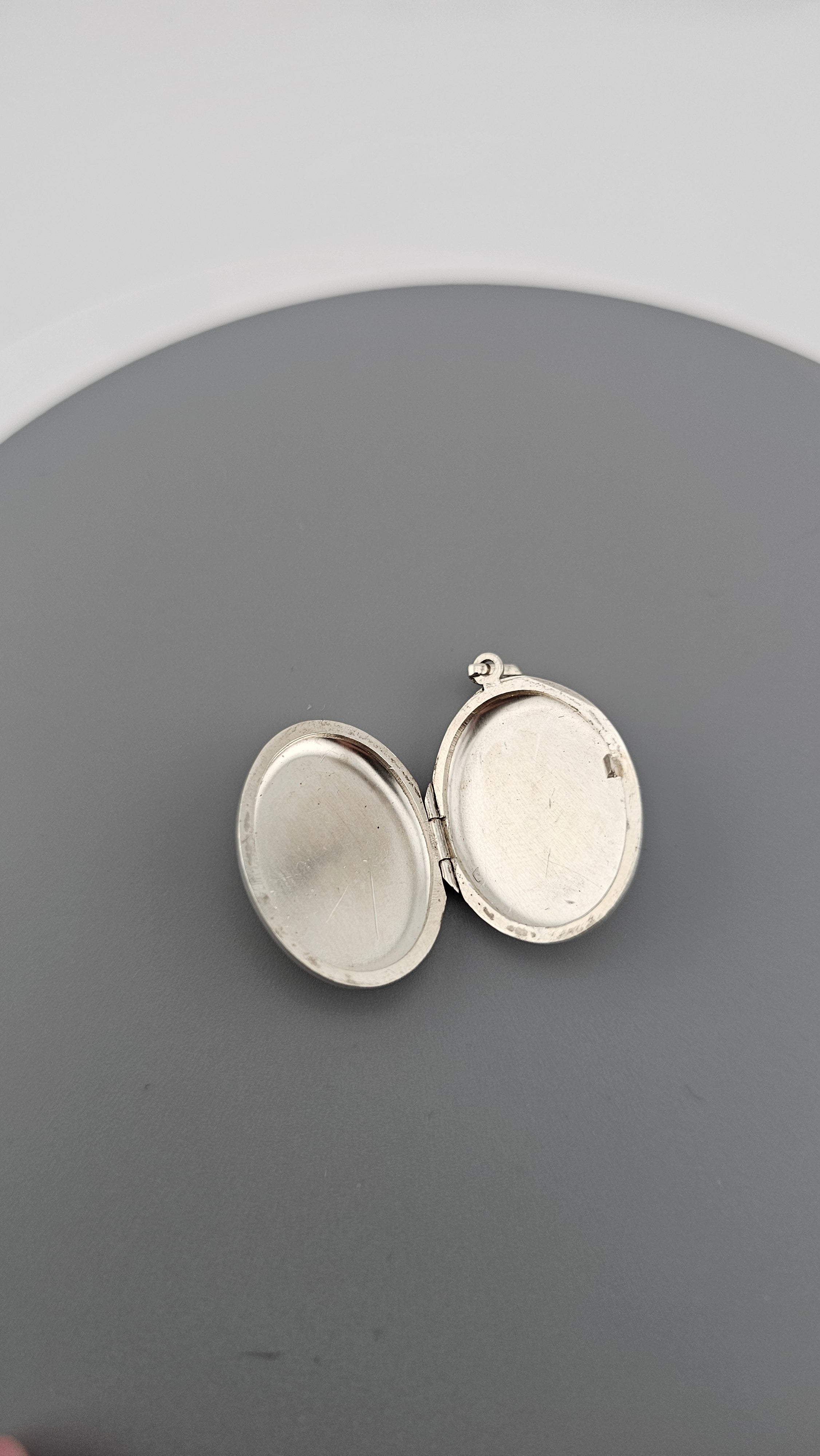 Vintage 1979 Sterling Silver Textured Floral Locket Pendant