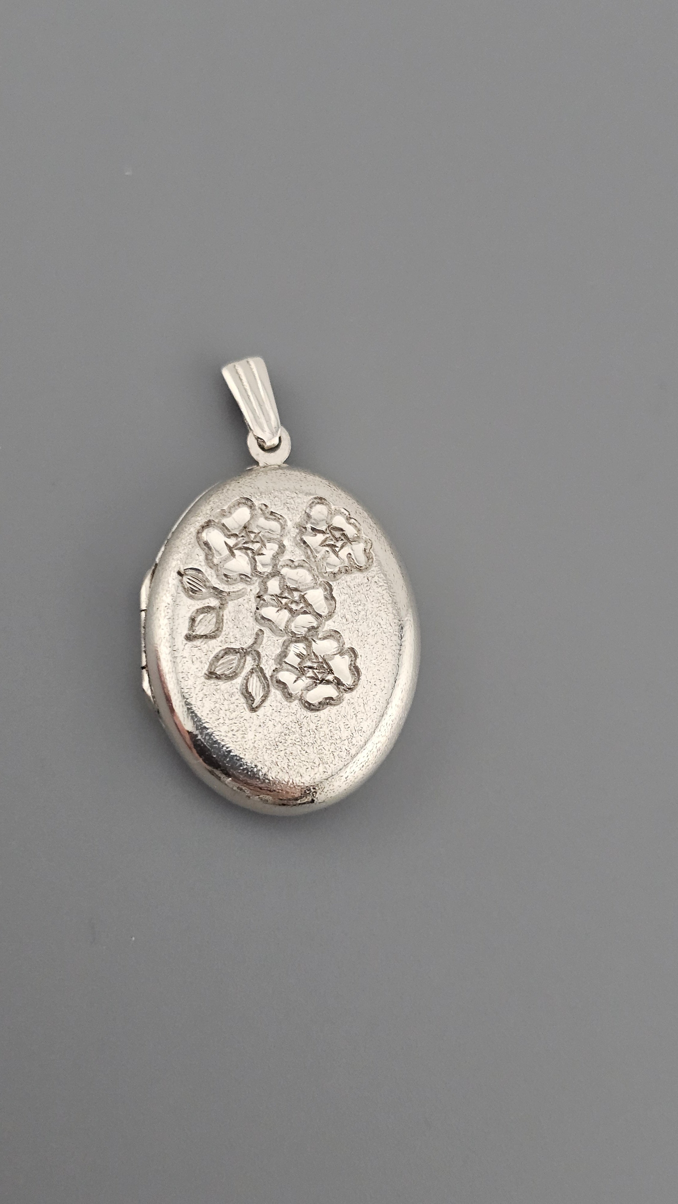 Vintage 1979 Sterling Silver Textured Floral Locket Pendant