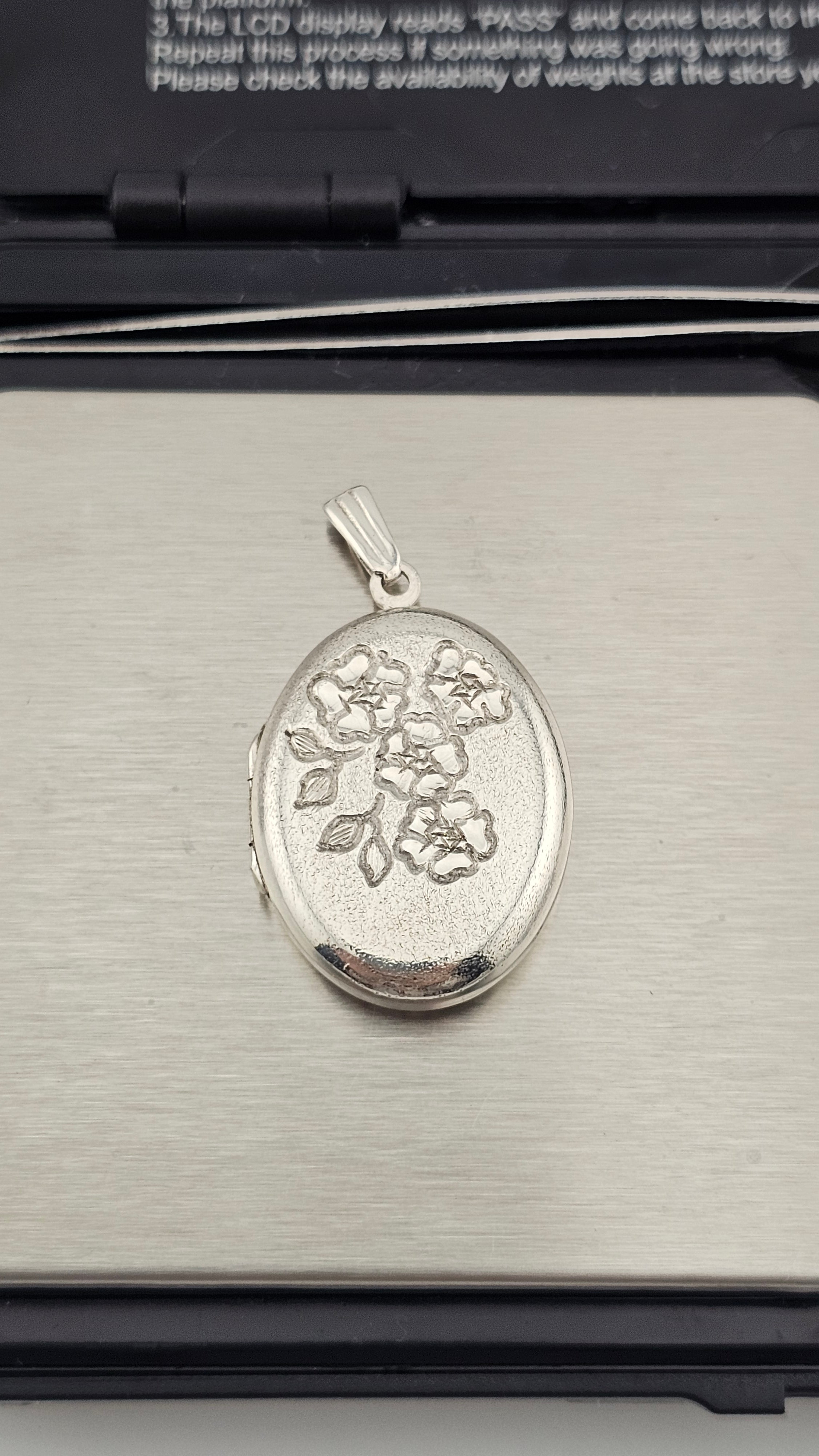 Vintage 1979 Sterling Silver Textured Floral Locket Pendant
