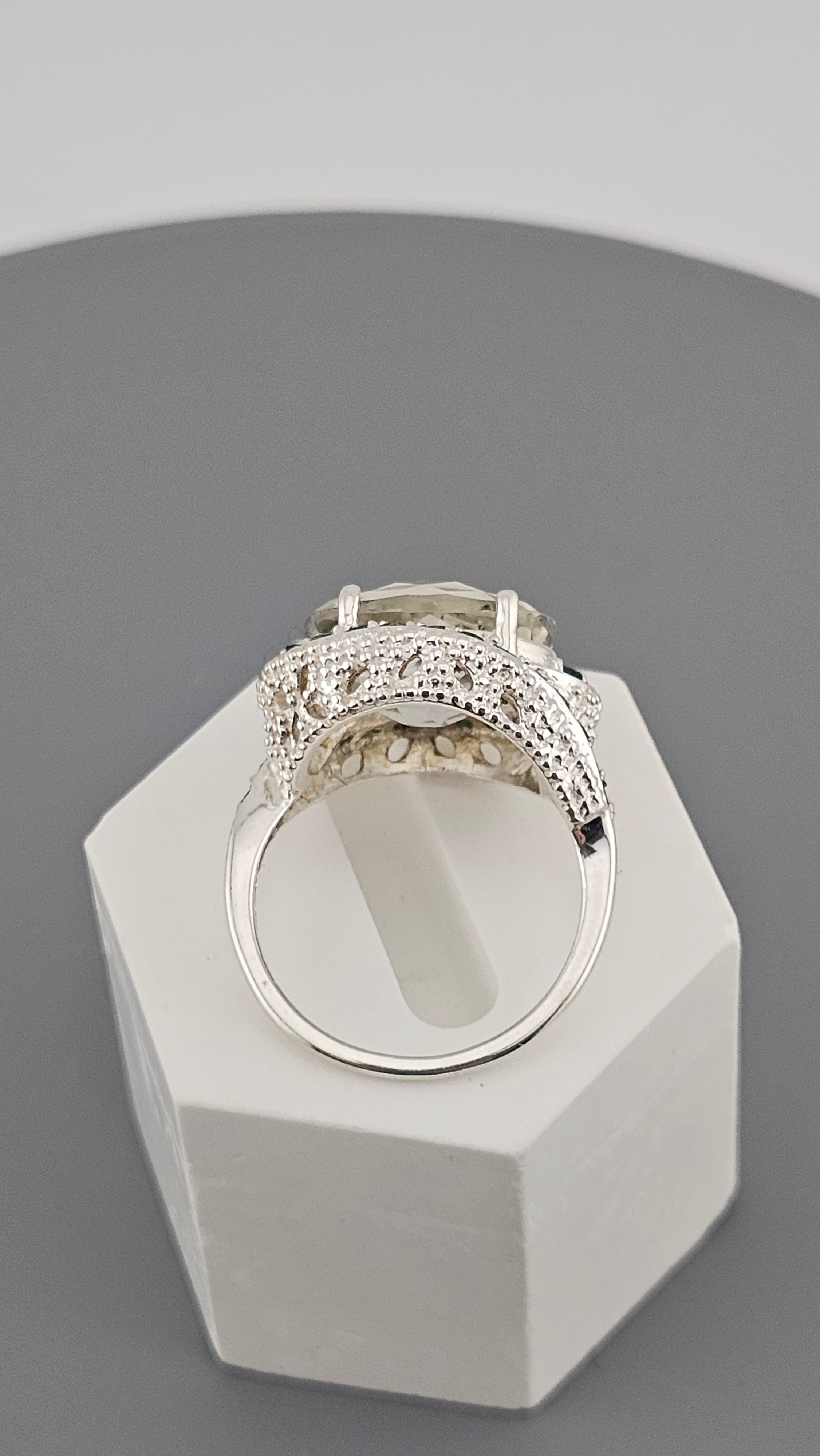 Stunning 925 Sterling Silver Green Amethyst & Emerald Statement Ring