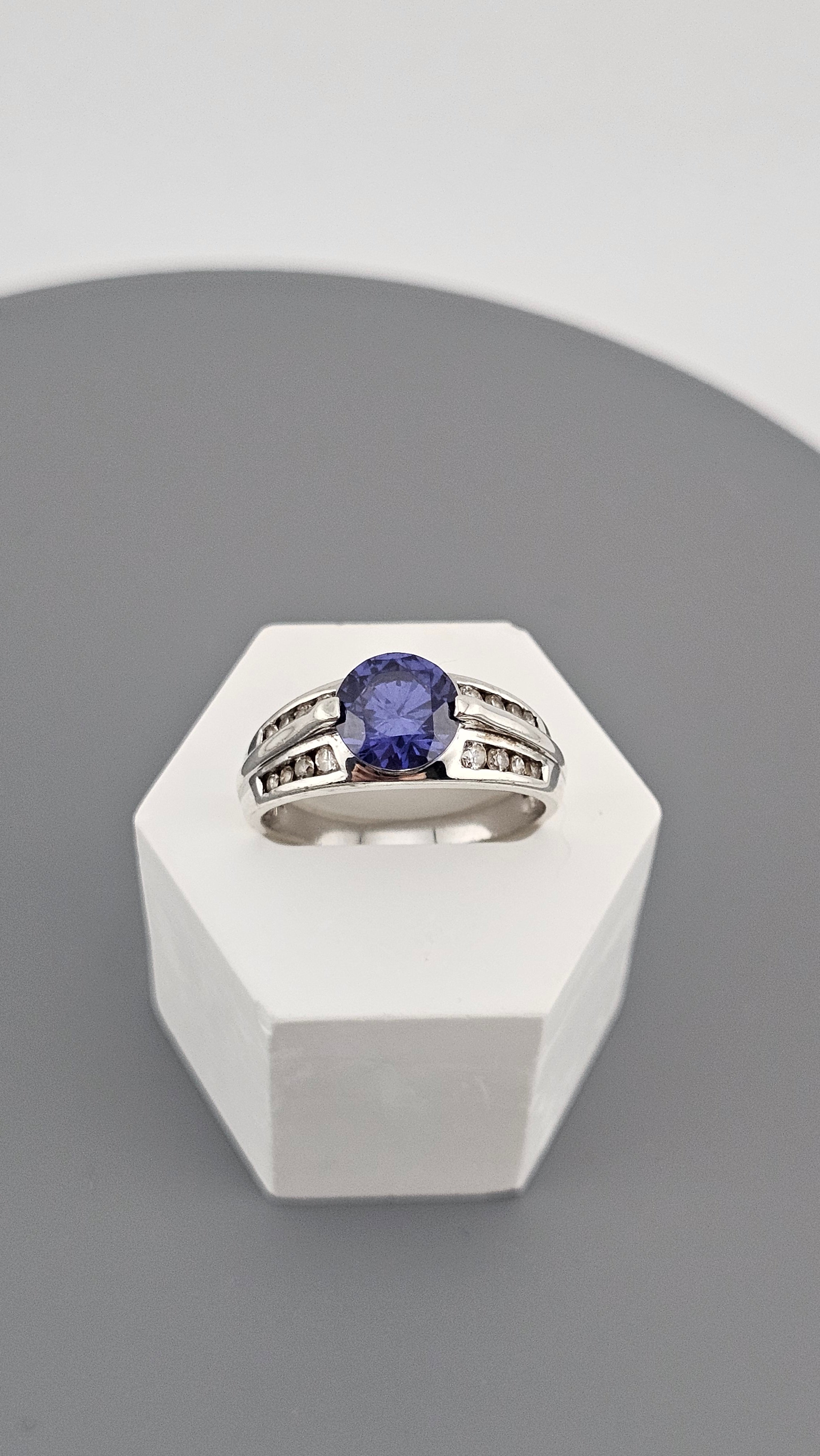 Elegant 925 Sterling Silver Diamonique (DQCZ) Statement Ring