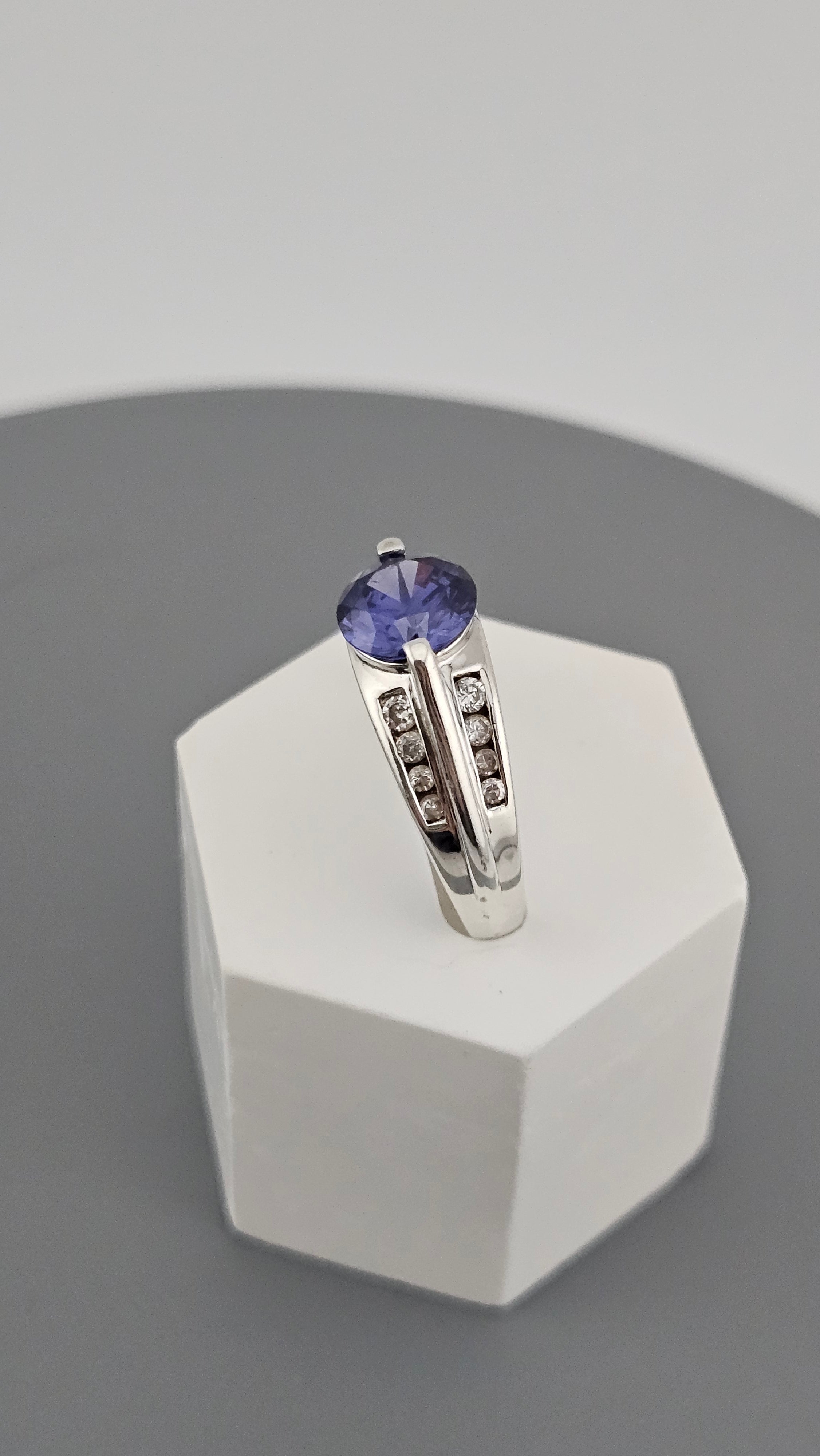 Elegant 925 Sterling Silver Diamonique (DQCZ) Statement Ring