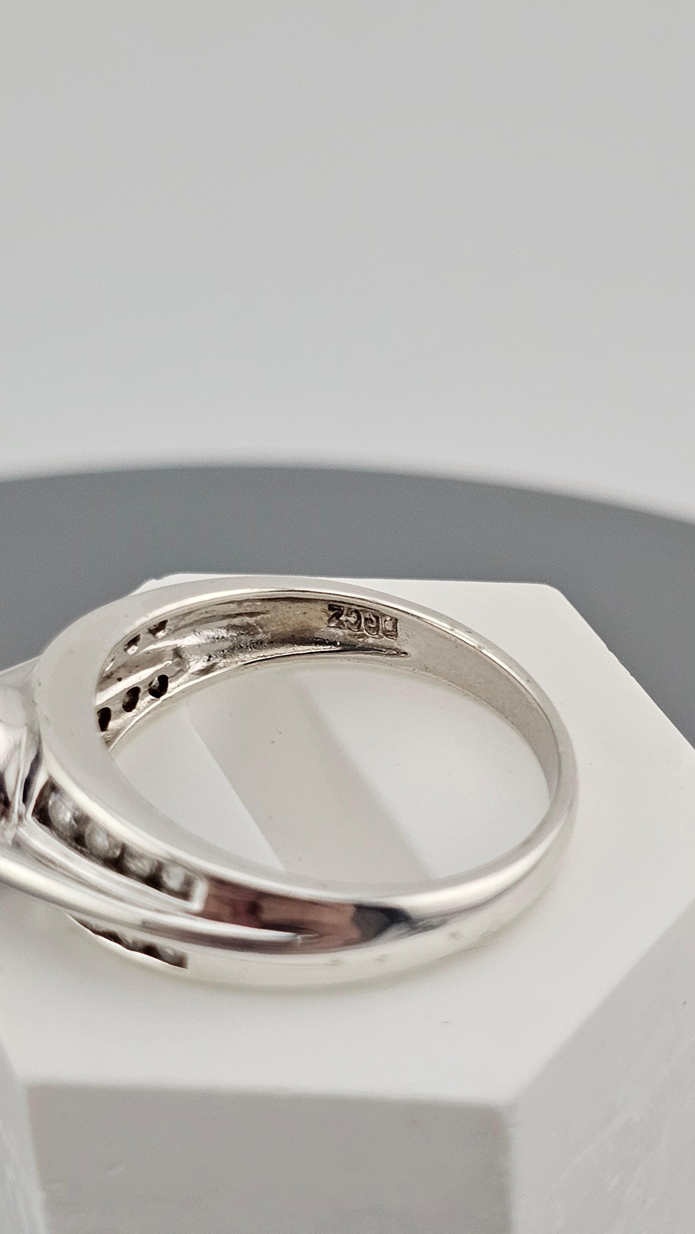 Elegant 925 Sterling Silver Diamonique (DQCZ) Statement Ring