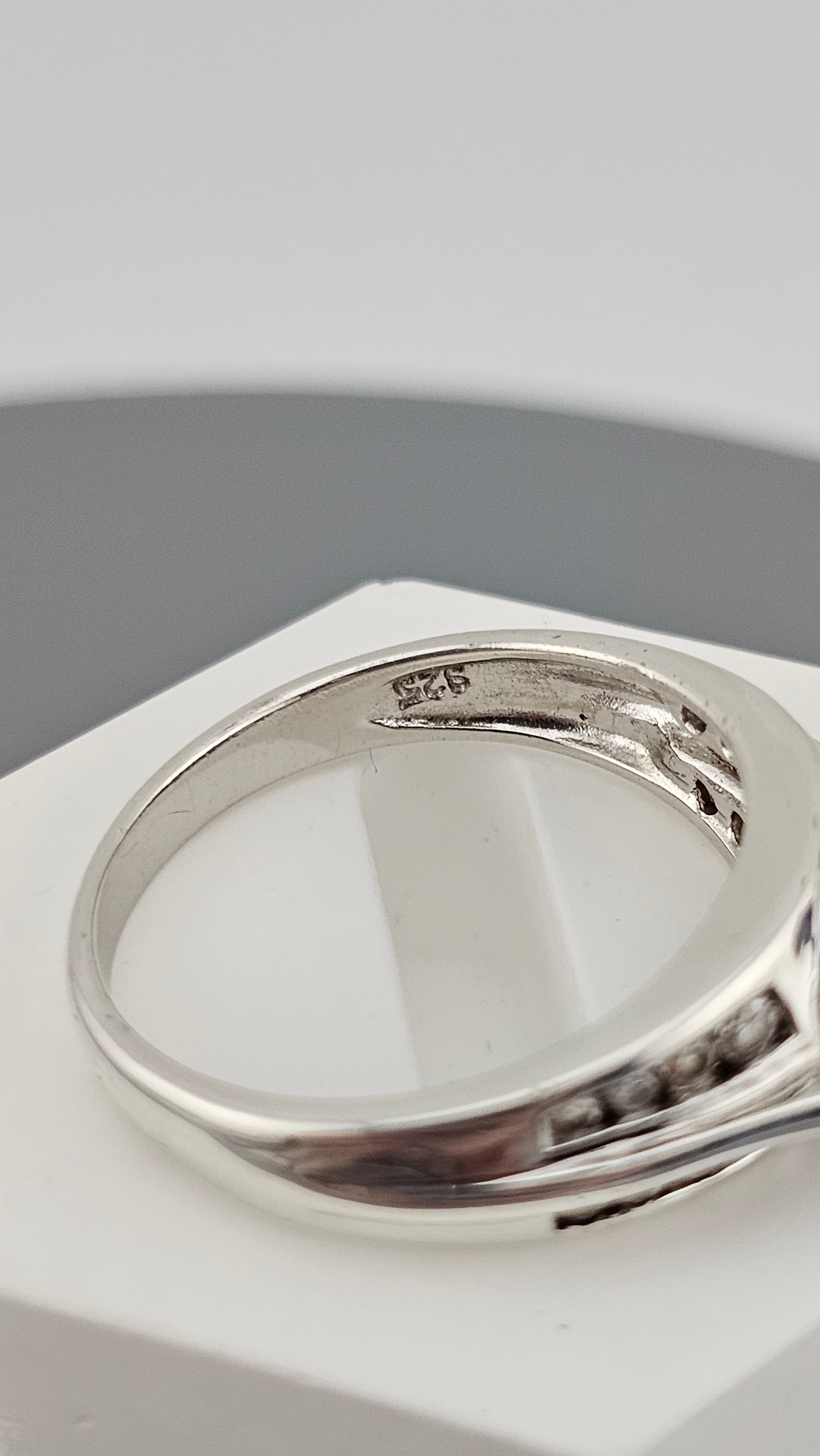 Elegant 925 Sterling Silver Diamonique (DQCZ) Statement Ring