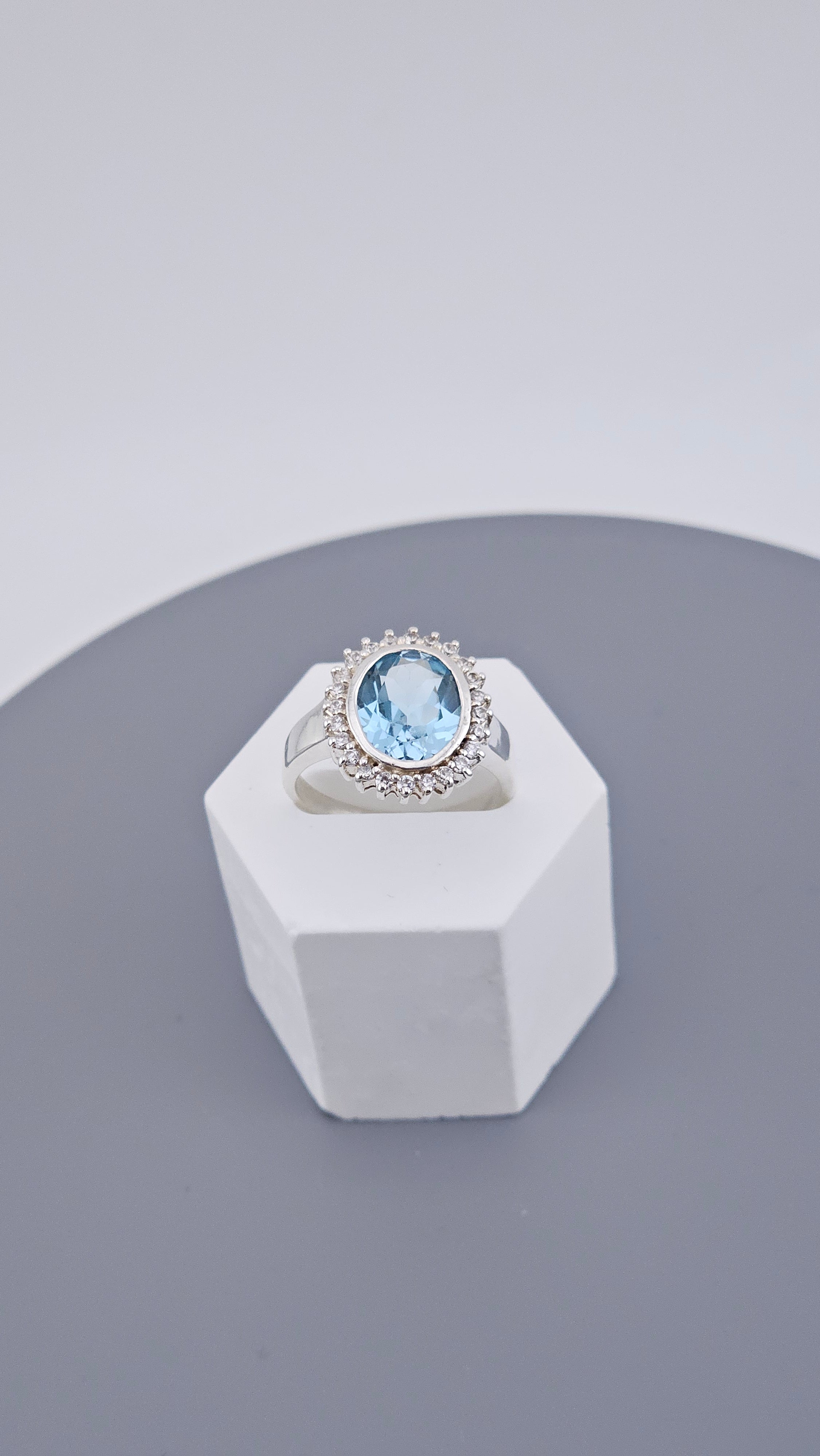 Elegant 925 Sterling Silver Blue Topaz & Cubic Zirconia Cluster Ring